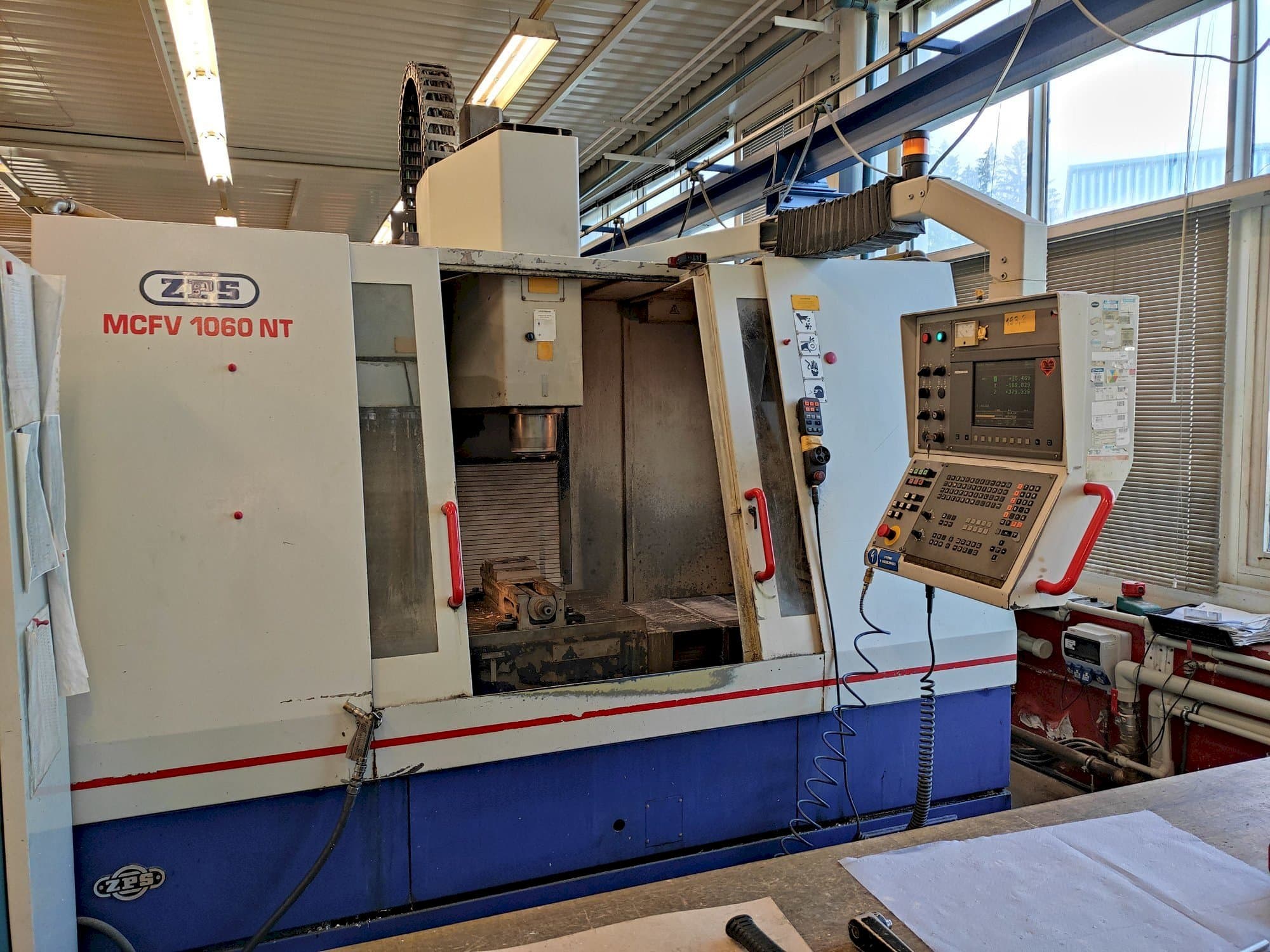 Vooraanzicht  van ZPS MCFV 1060 NT  machine