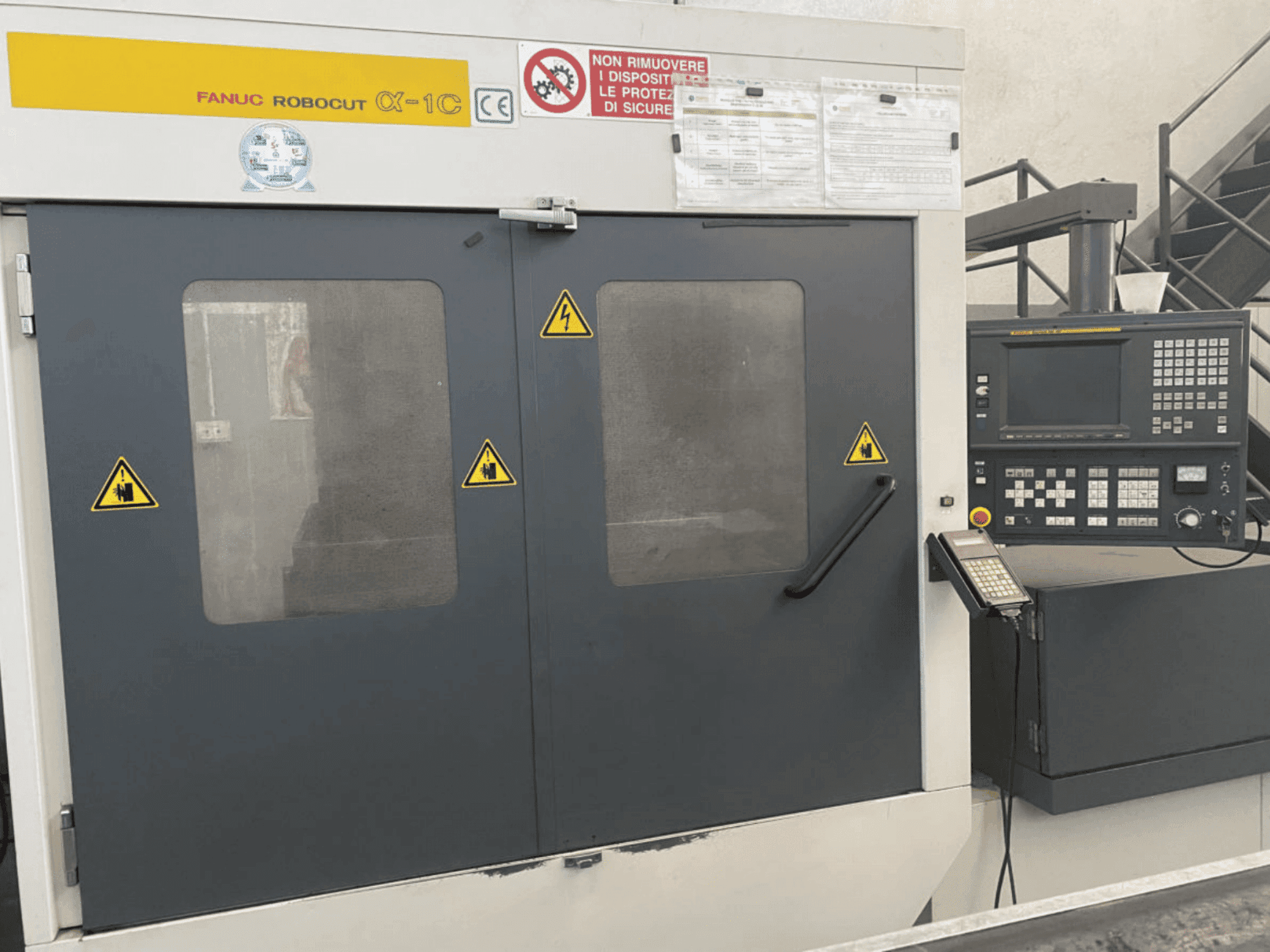 Vooraanzicht  van FANUC Robocut alpha-1C  machine