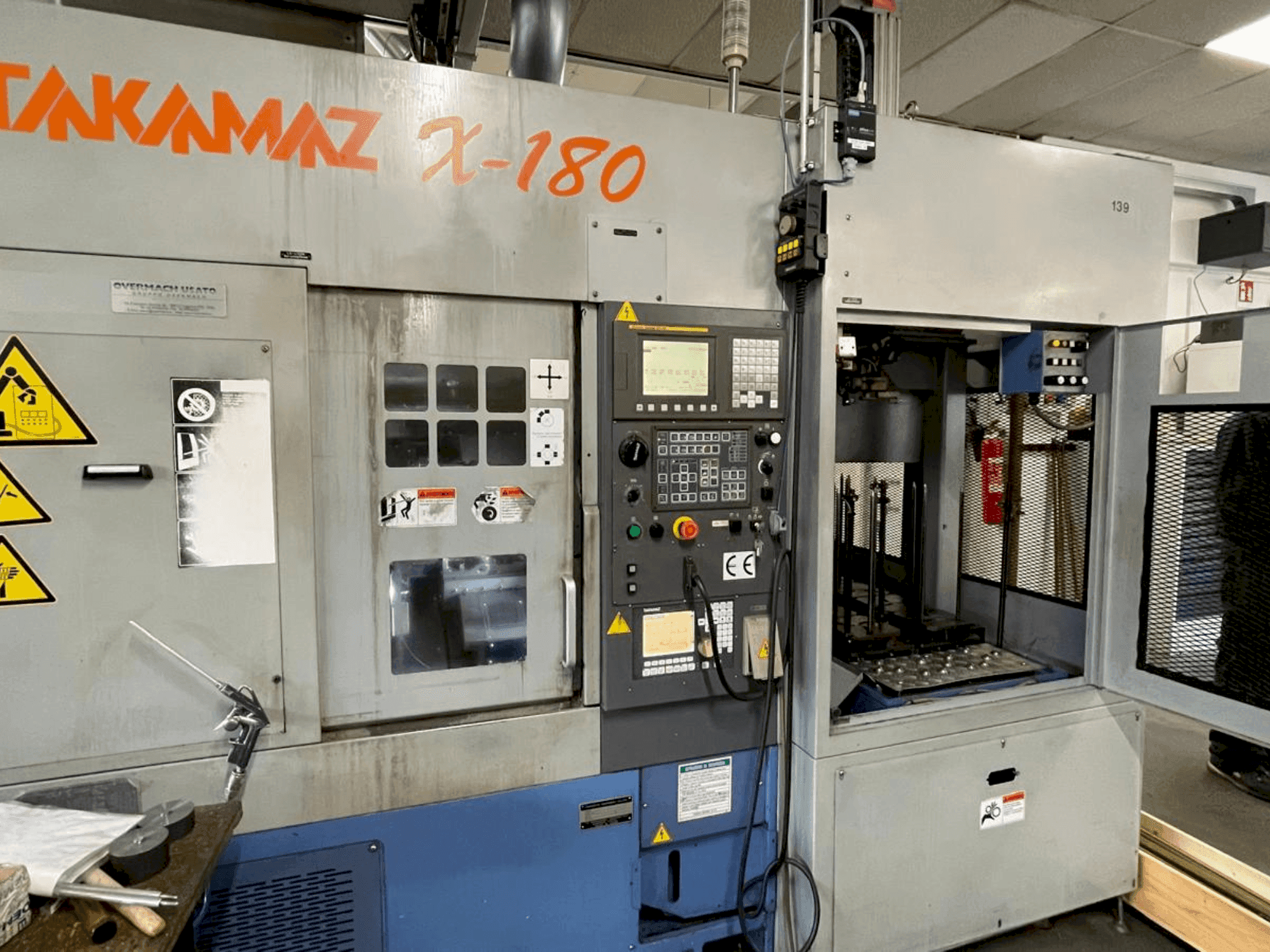 Vooraanzicht  van Takamaz X-180  machine