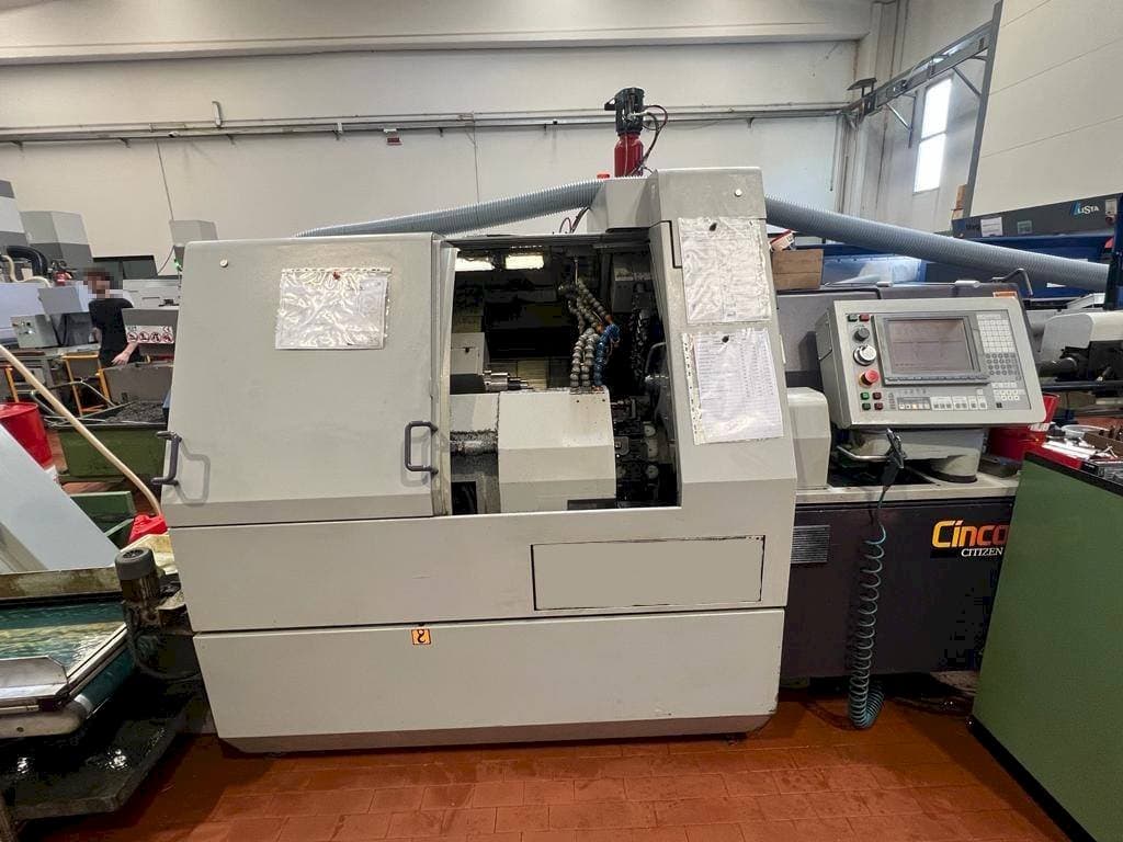 Vooraanzicht  van Citizen M32  machine