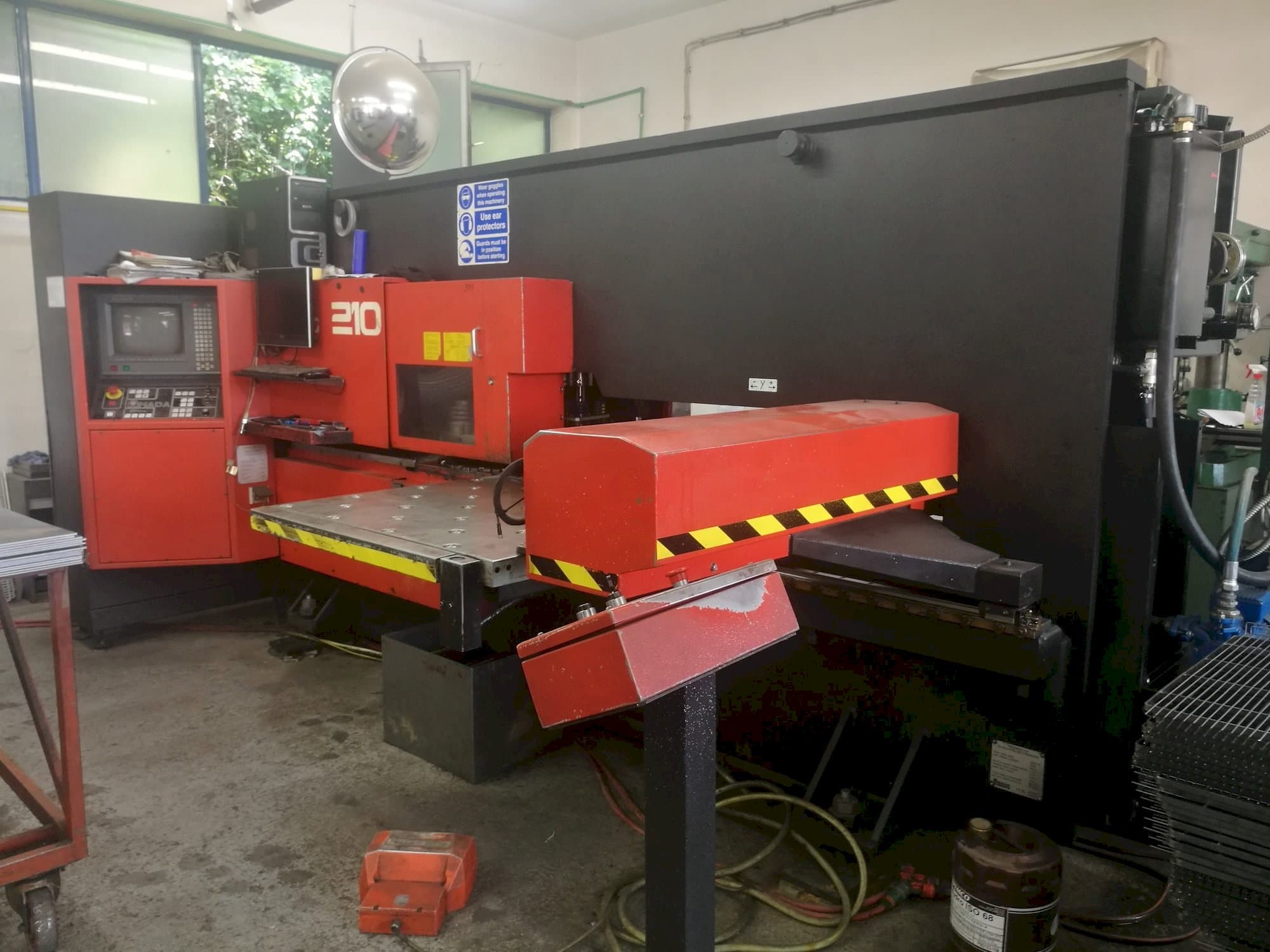 Vooraanzicht  van AMADA Arcade 210  machine