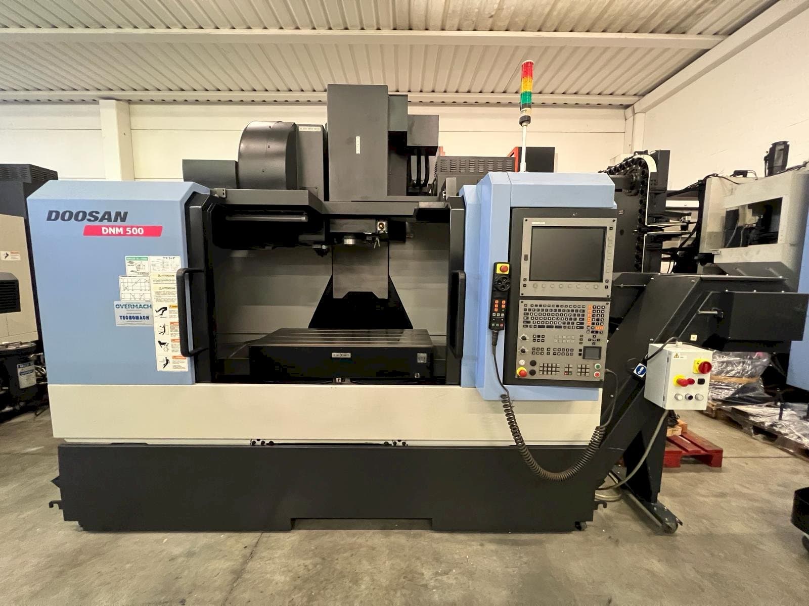 Vooraanzicht  van DOOSAN DNM 500  machine