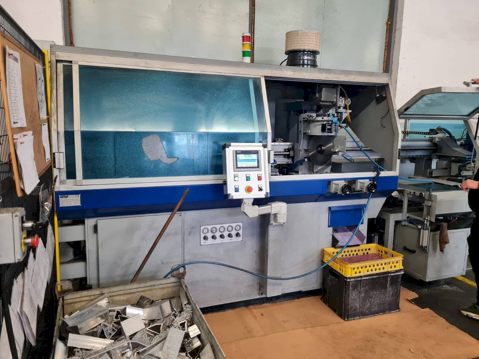 Vooraanzicht  van OMP EURO 400 CMCNPRL  machine