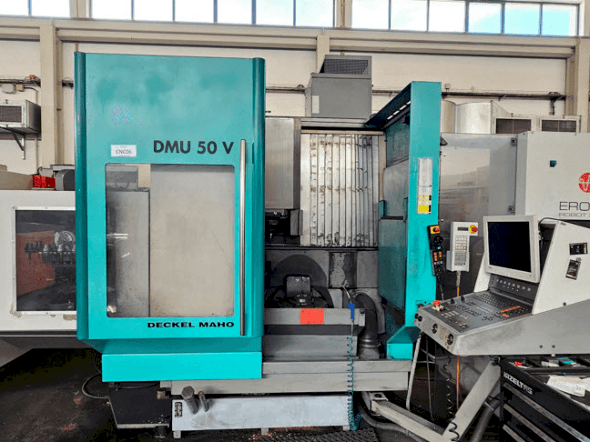 Vooraanzicht  van DECKEL MAHO DMU 50V  machine