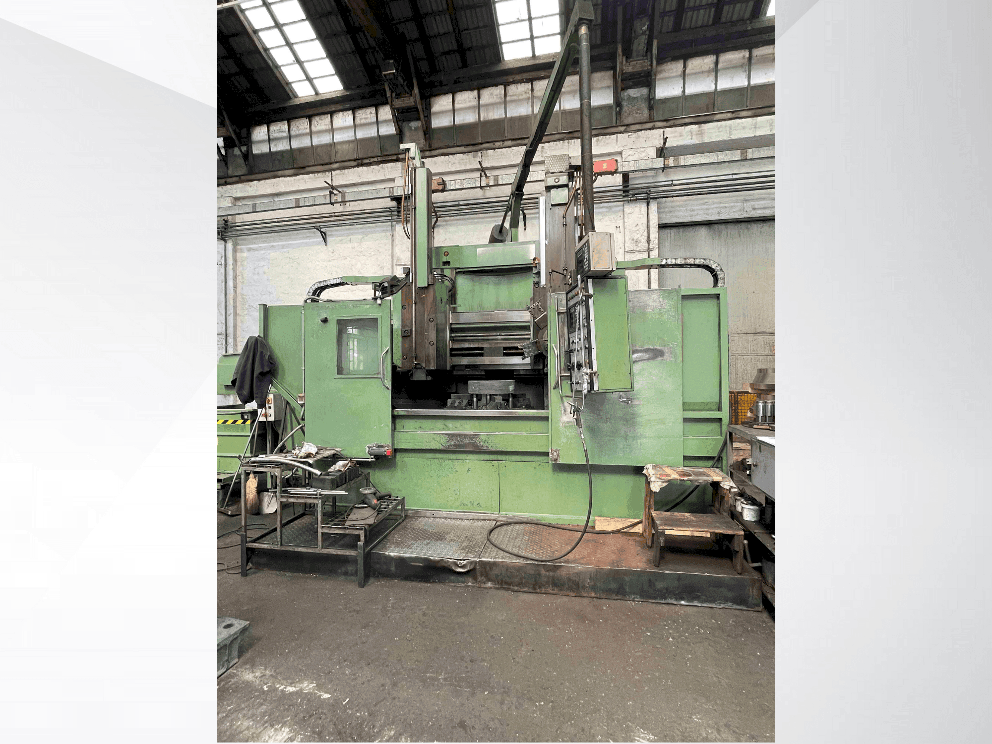 Vooraanzicht  van MORANDO VS 12  machine