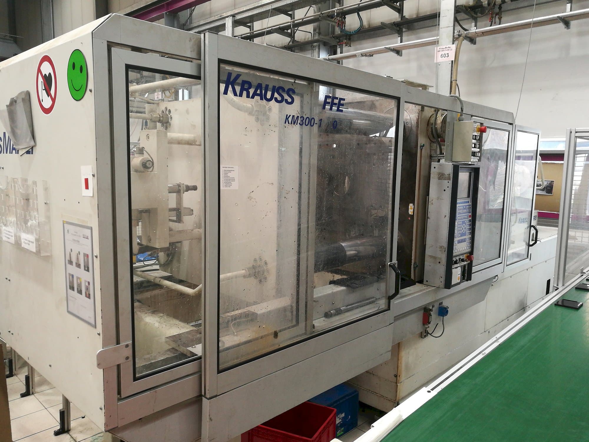 Links zicht  van Krauss Maffei KM 300-1400 C2 machine