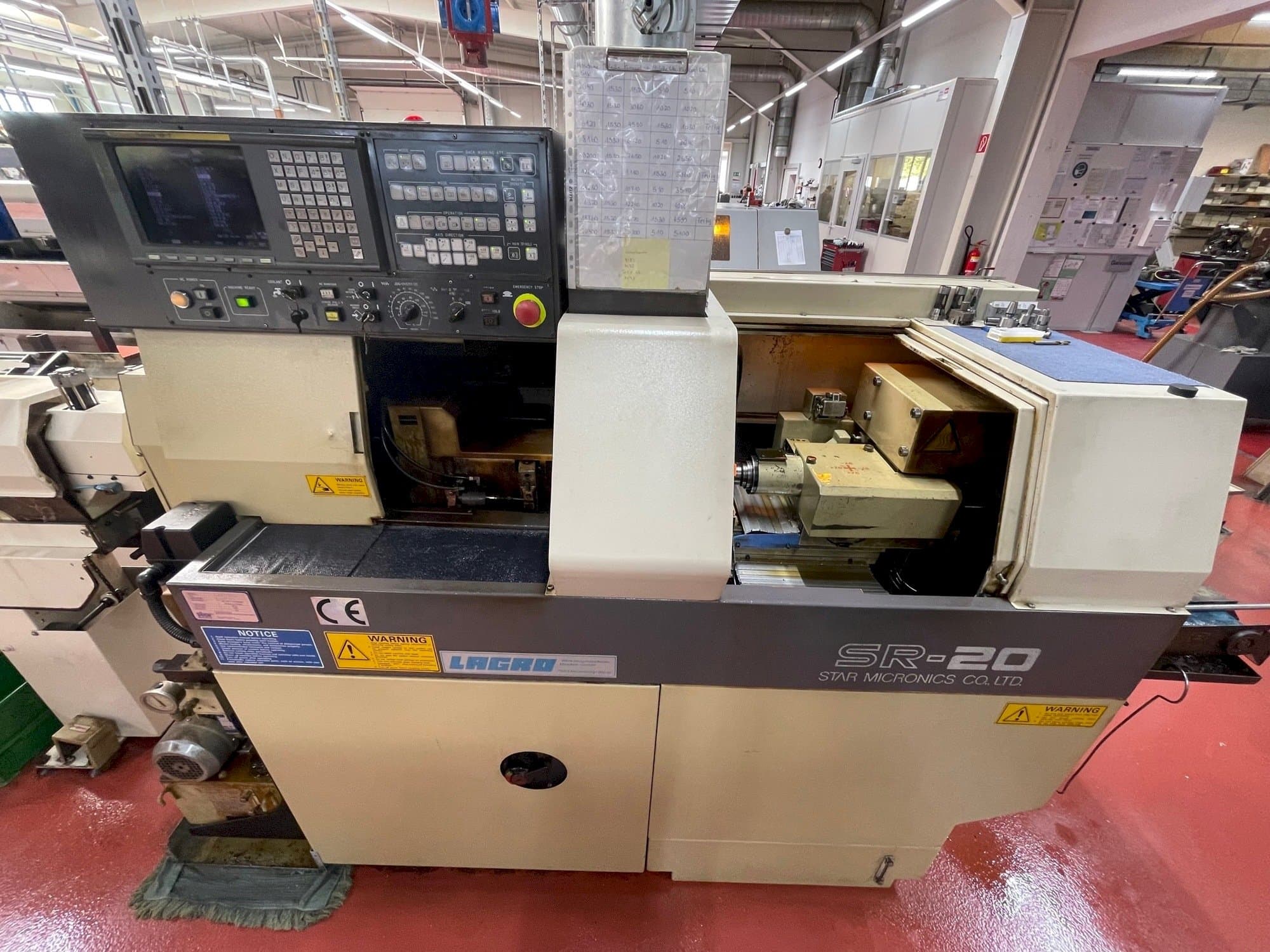 Vooraanzicht  van Star SR-20  machine