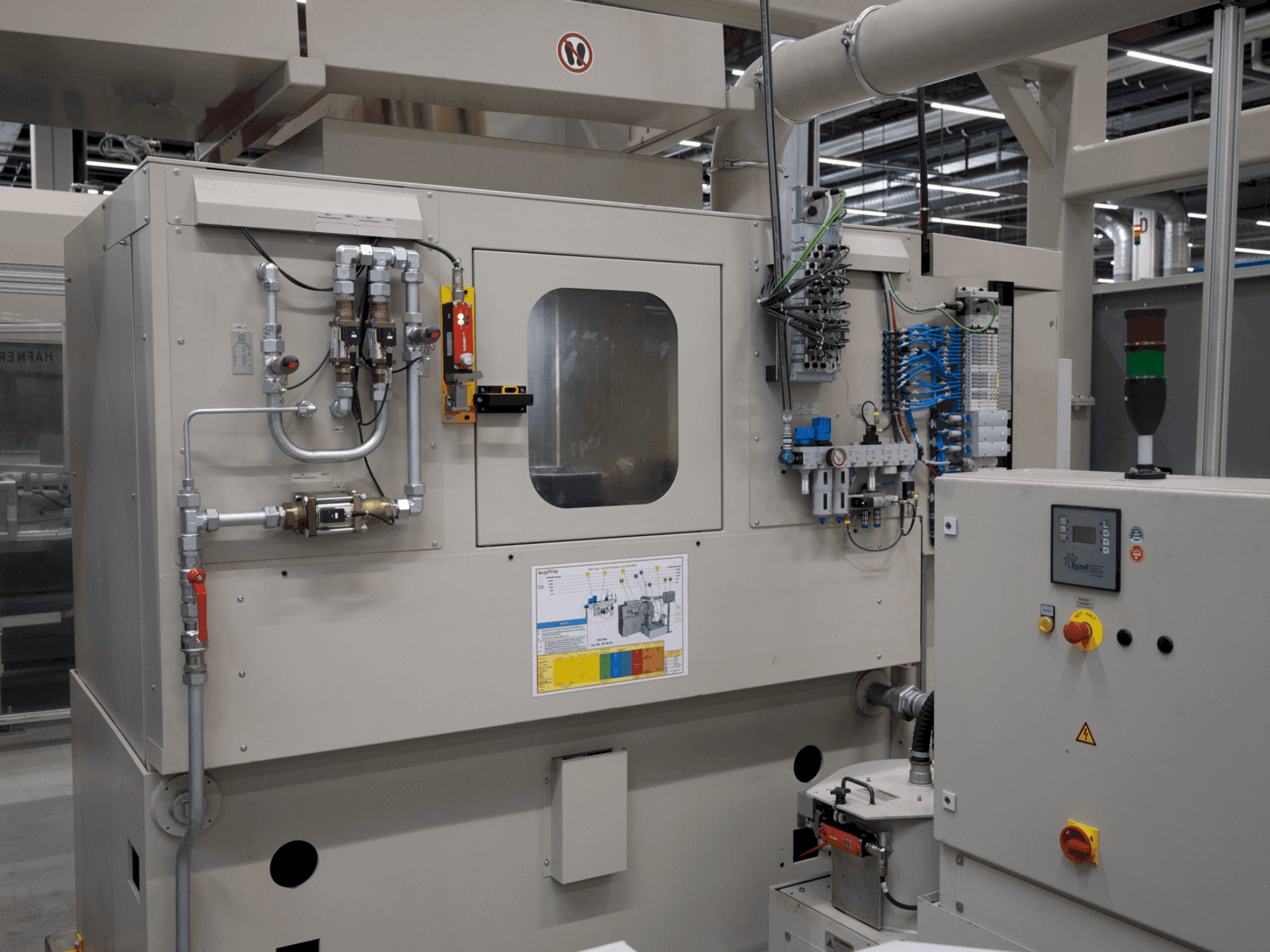 Vooraanzicht  van SUPFINA LCM 220/4-220/3  machine