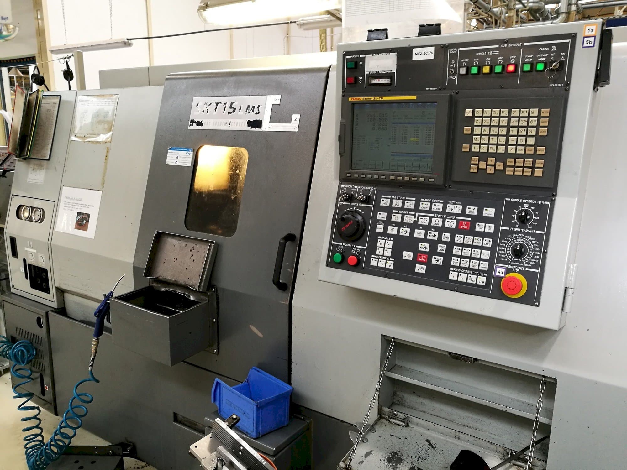 Vooraanzicht  van Hyundai Kia SKT 15 LMS  machine