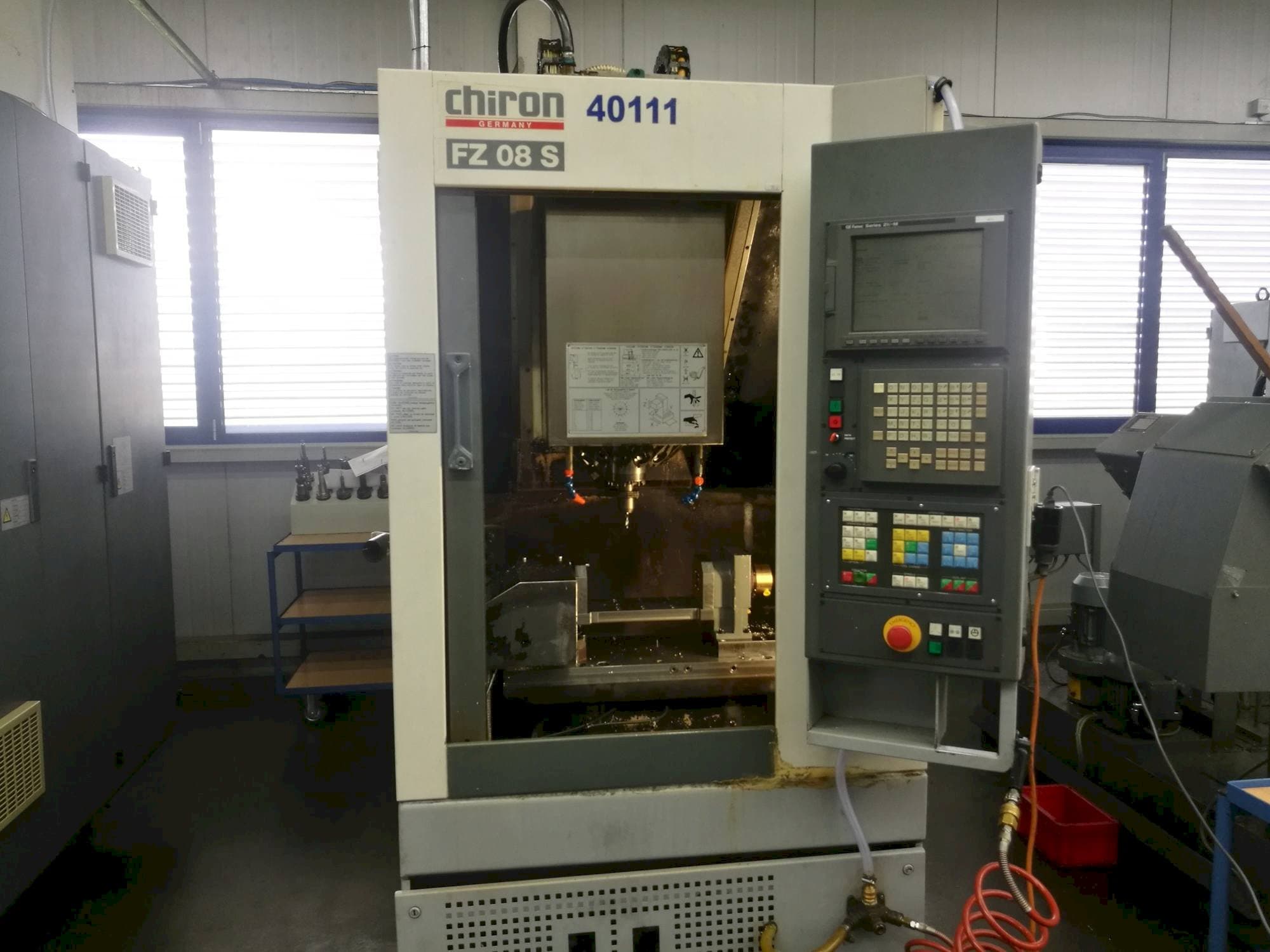 Vooraanzicht  van CHIRON FZ08S  machine