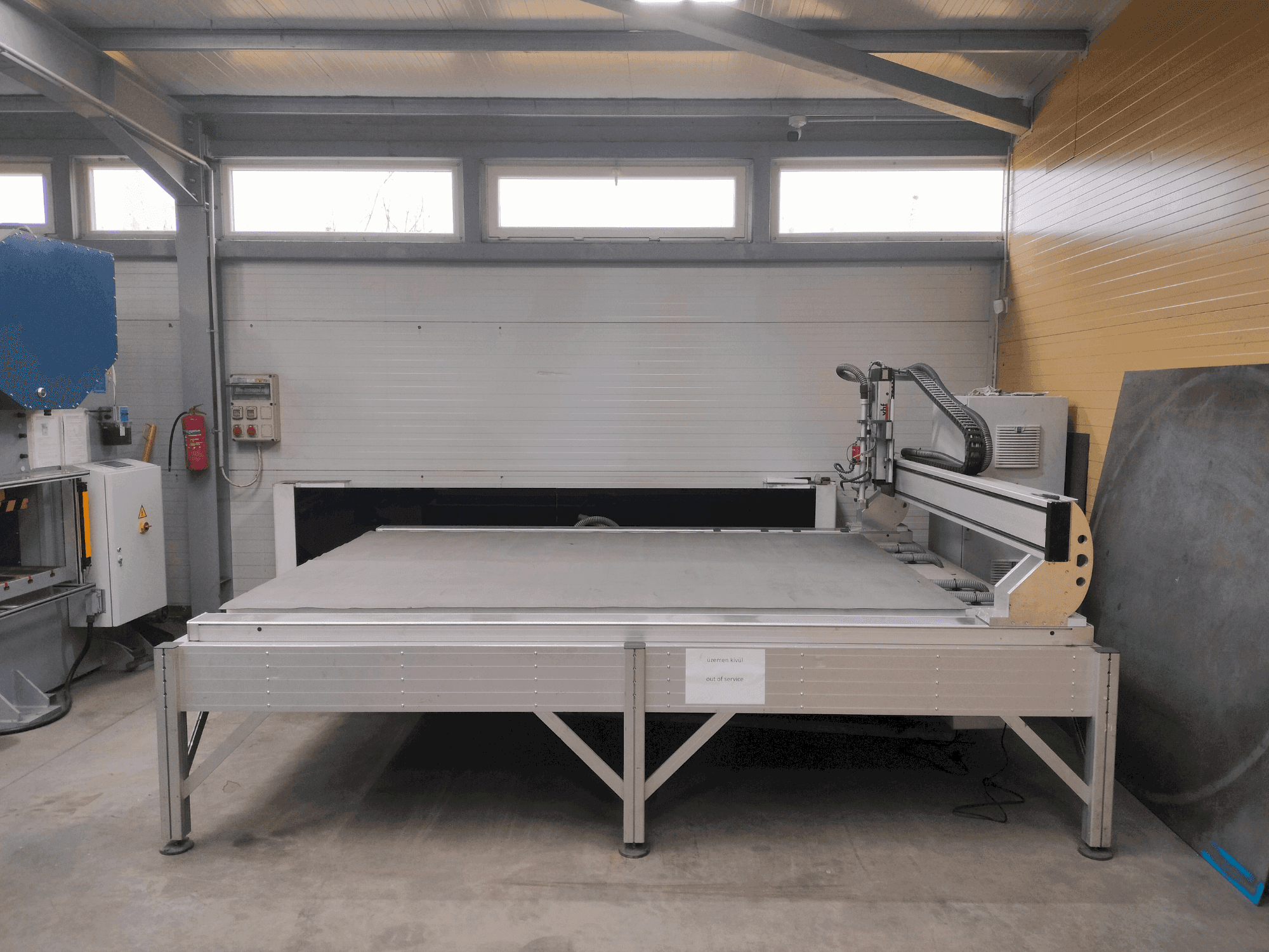 Vooraanzicht  van VHF CAM 2030 Active Pro  machine