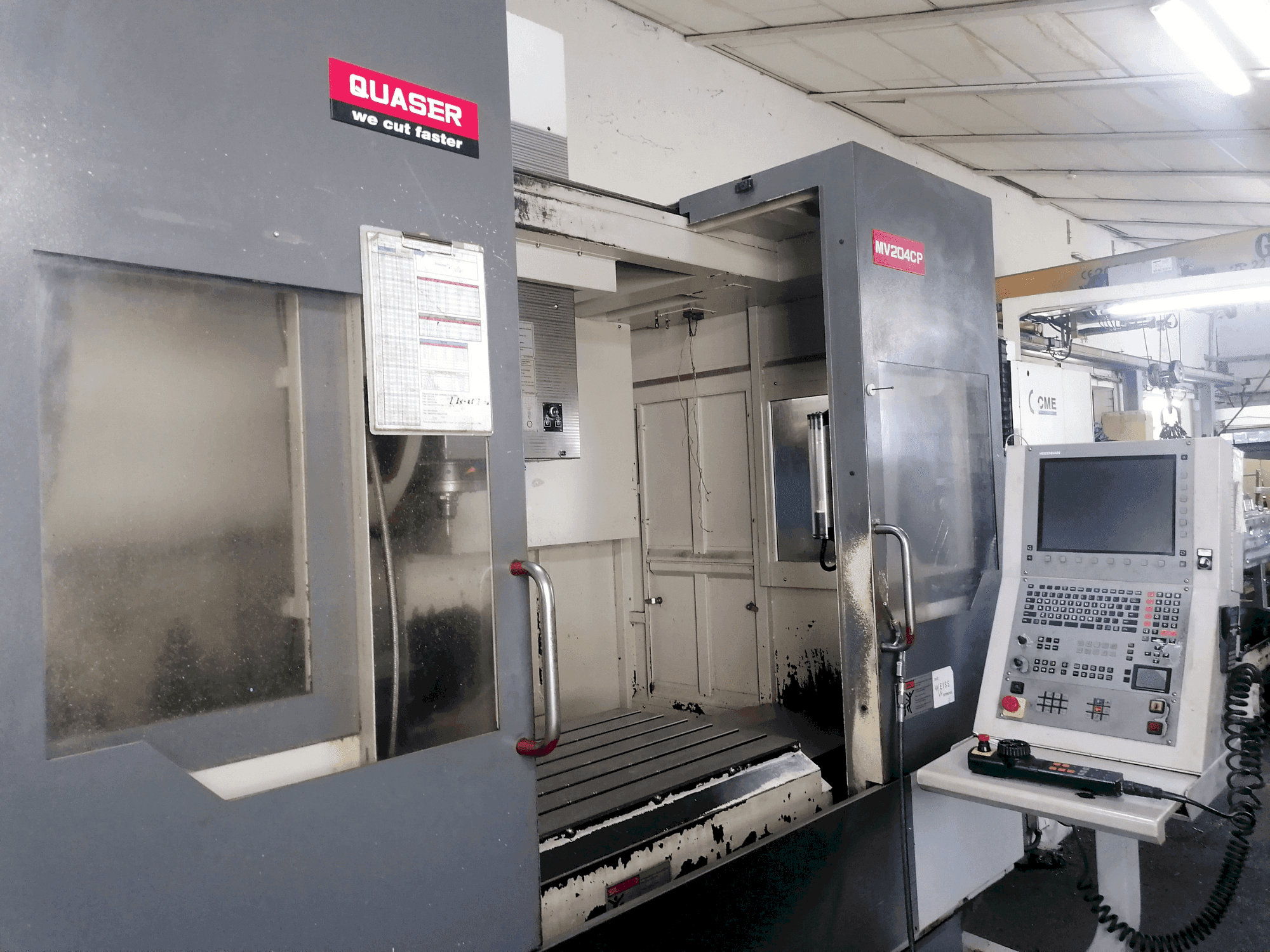 Vooraanzicht  van Quaser MV 204 CP  machine