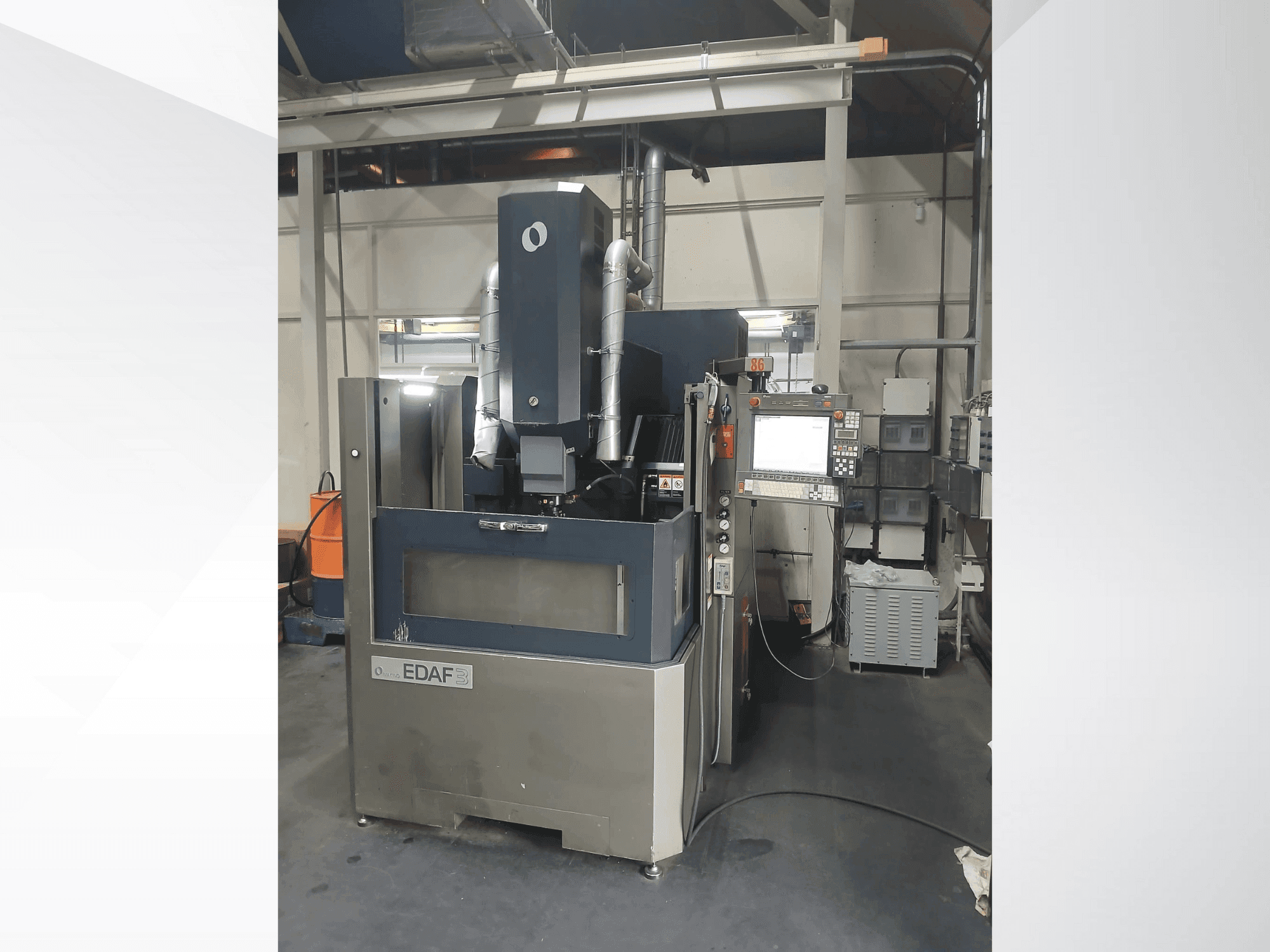 Vooraanzicht  van Makino EDAF3  machine
