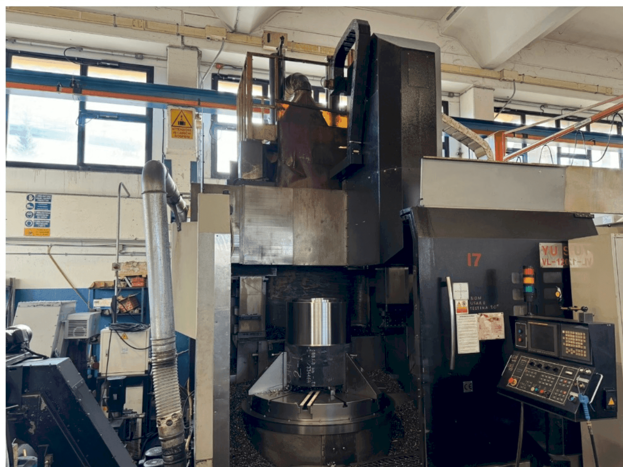 Vooraanzicht  van YU SHINE YS-VL-1200 ATC+C  machine