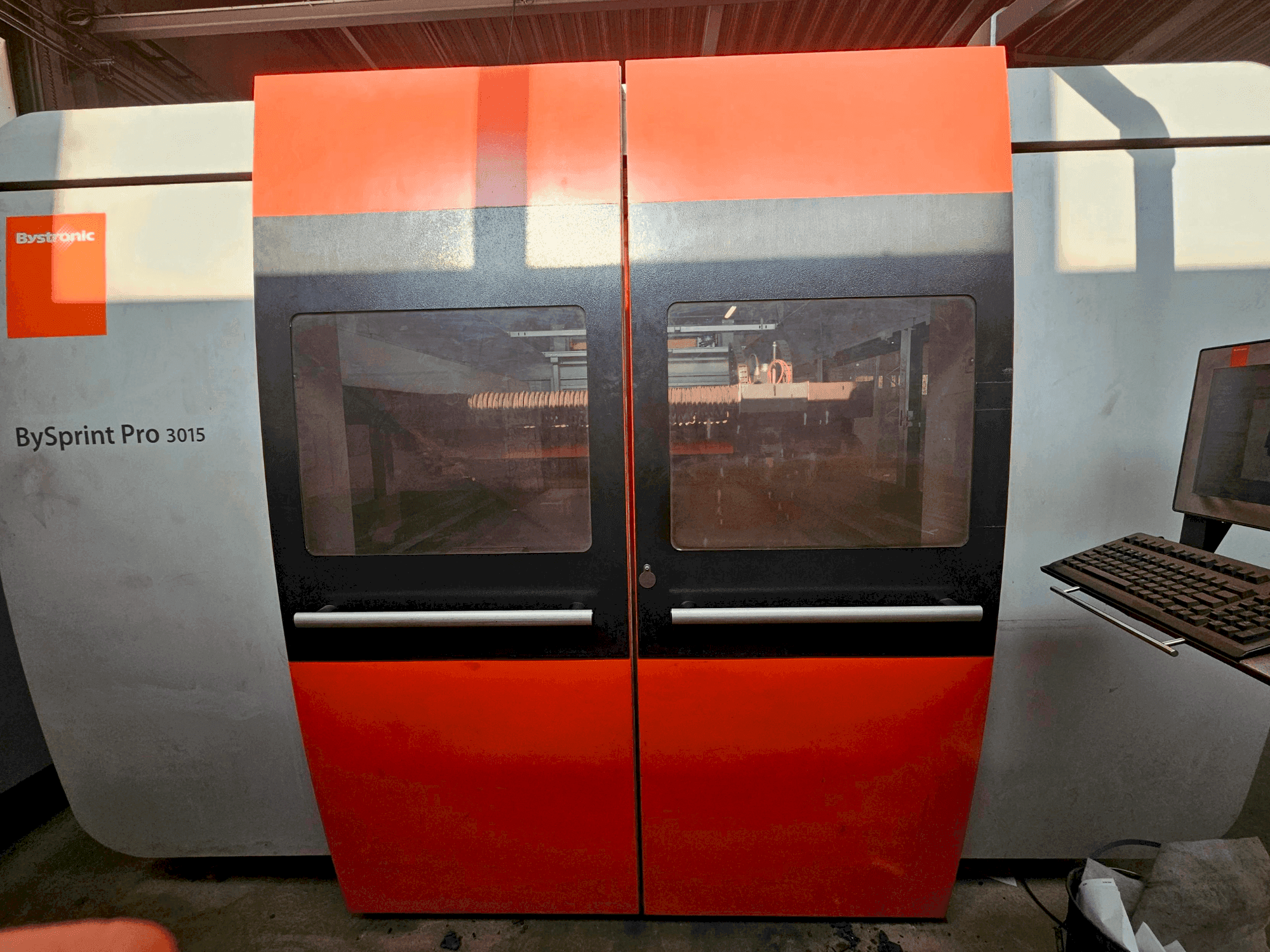 Vooraanzicht  van Bystronic Bysprint Pro 3015  machine