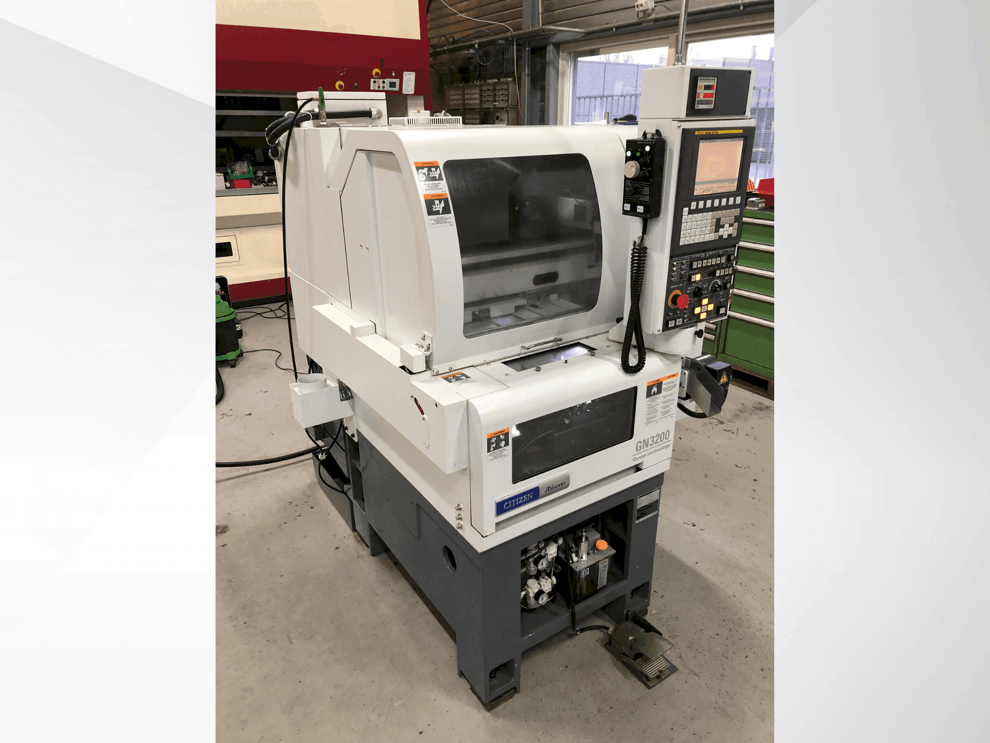 Vooraanzicht  van Citizen Miyano GN-3200  machine