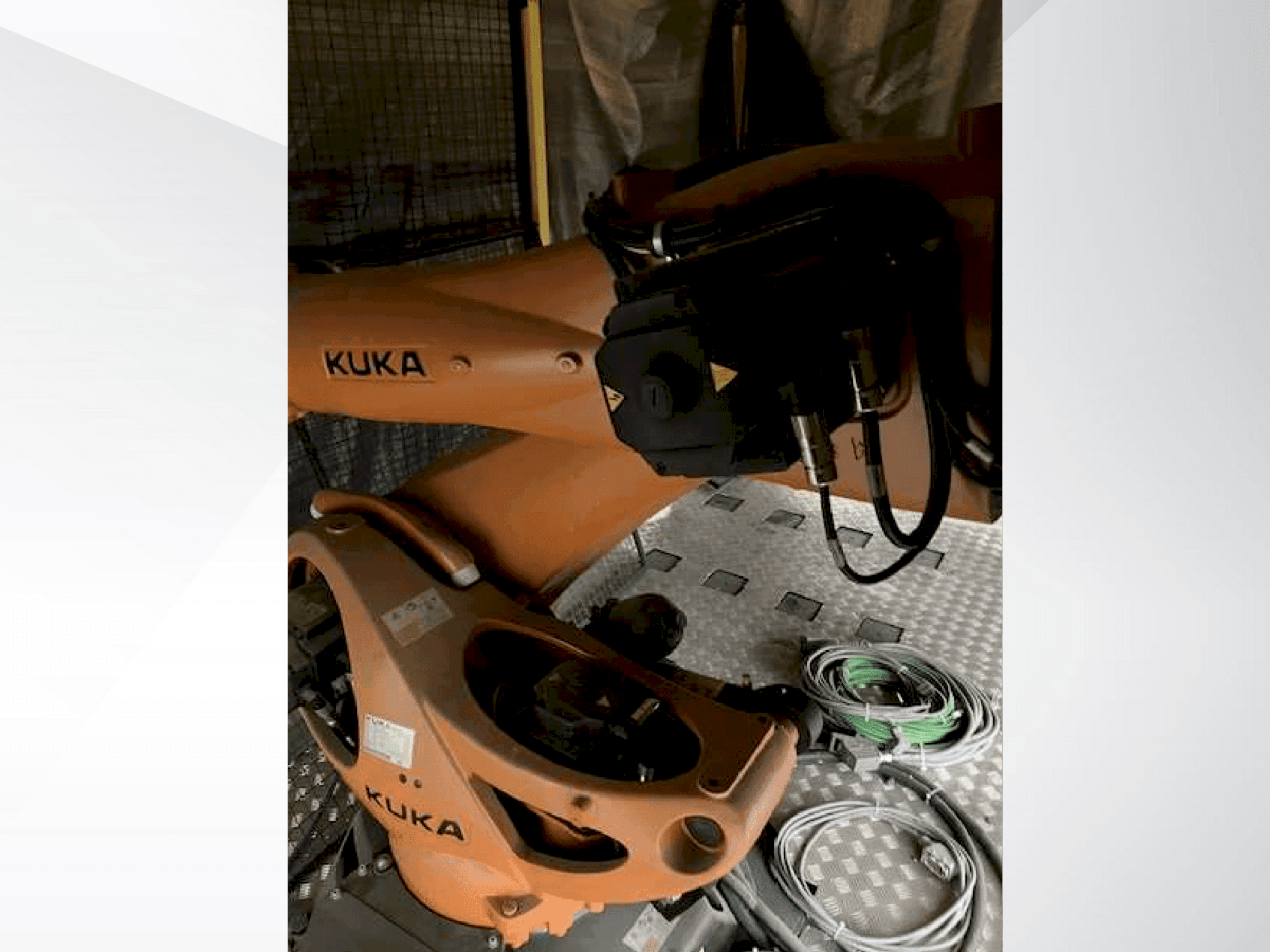 Vooraanzicht  van KUKA KR 210 R2700 extra (2018)  machine