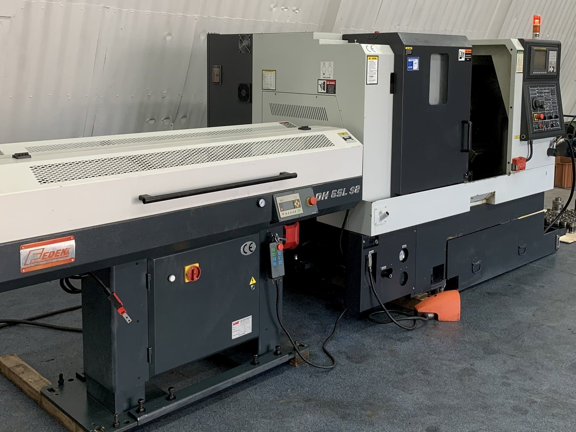 Vooraanzicht  van Leadwell T-6  machine