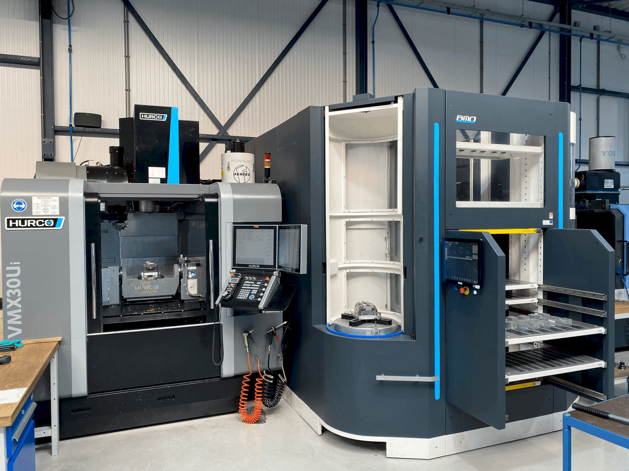 Vooraanzicht  van Hurco VMX30Ui + BMO Automation Titanium 50  machine