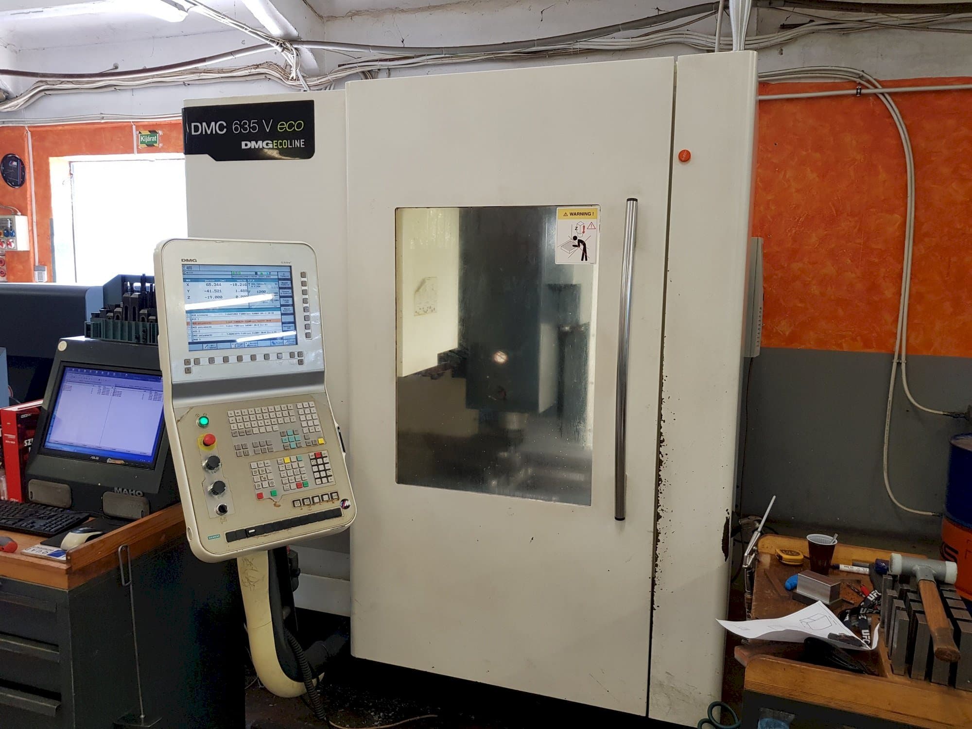 Vooraanzicht  van DMG DMC 635 V eco  machine