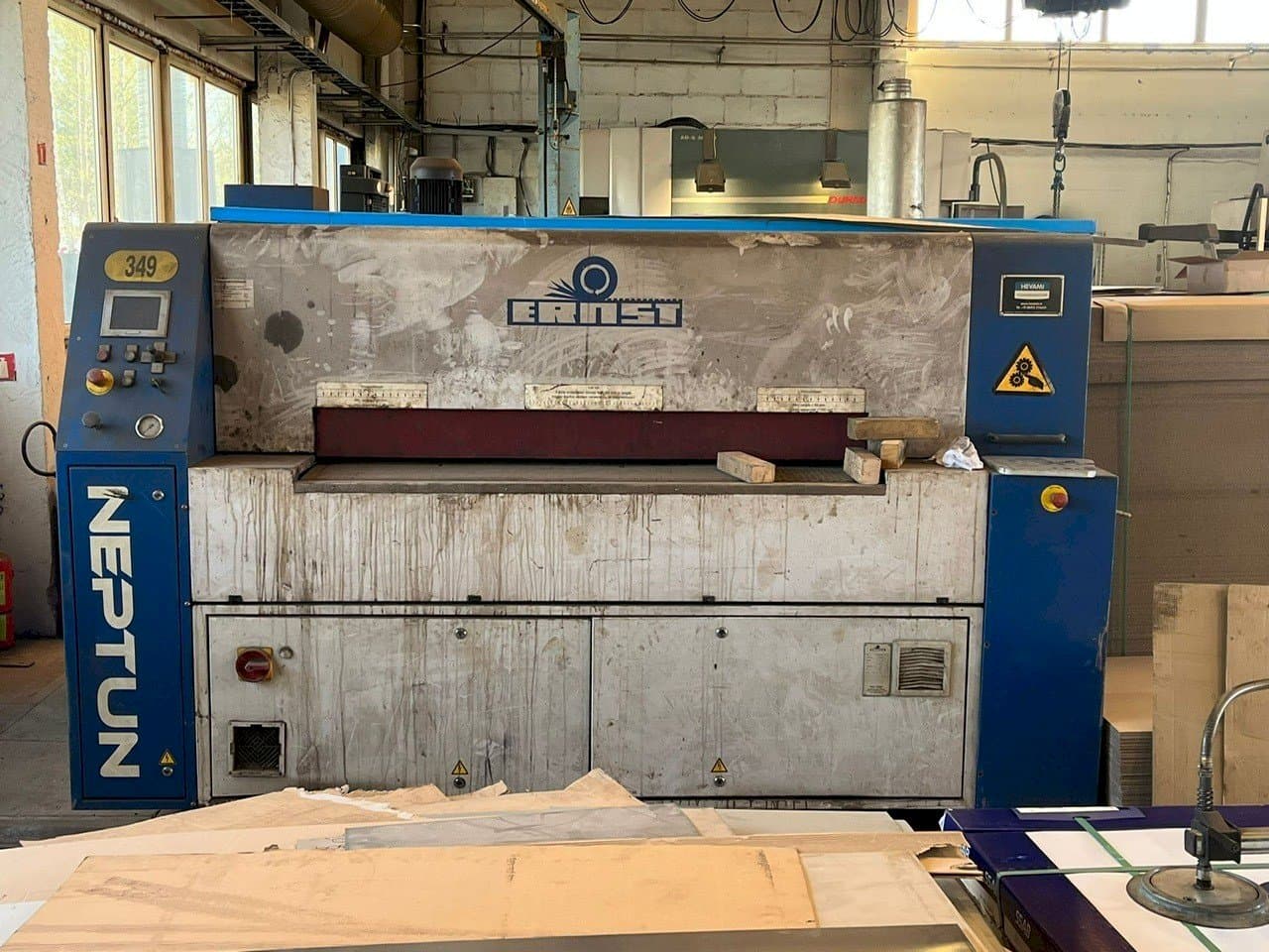 Vooraanzicht  van ERNST Neptun E/B  machine