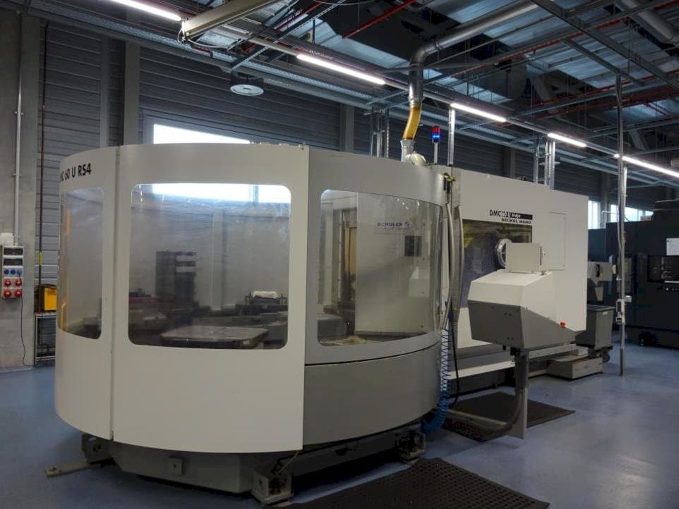 Vooraanzicht  van DECKEL MAHO DMC 60 U RS4  machine