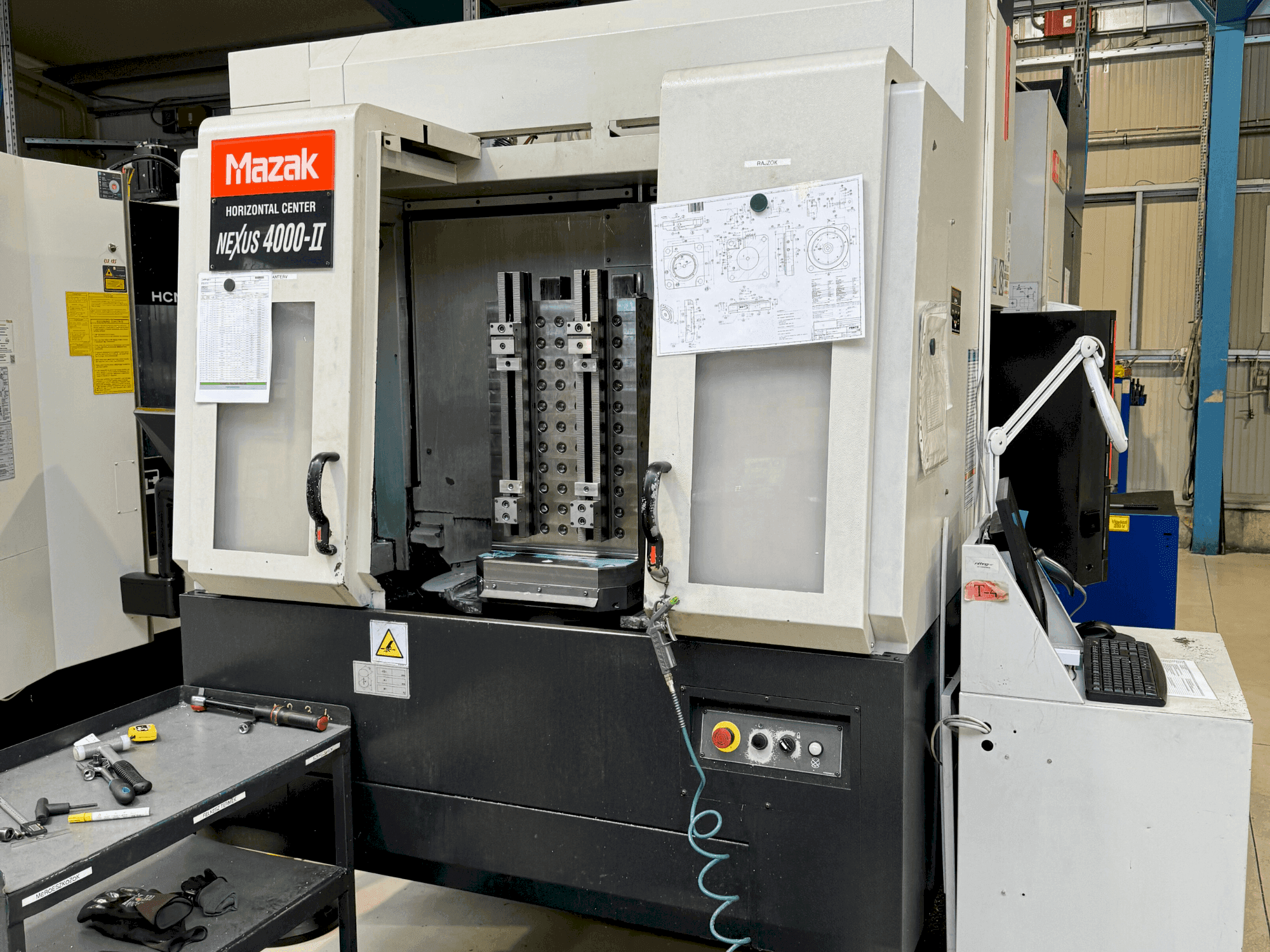 Vooraanzicht  van Mazak HCN 4000 II  machine