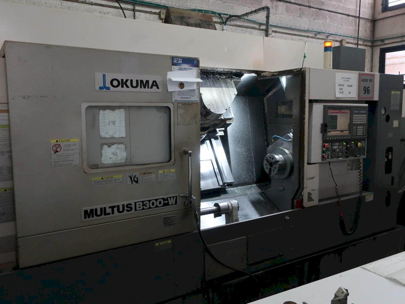 Vooraanzicht  van Okuma MULTUS B300-W  machine