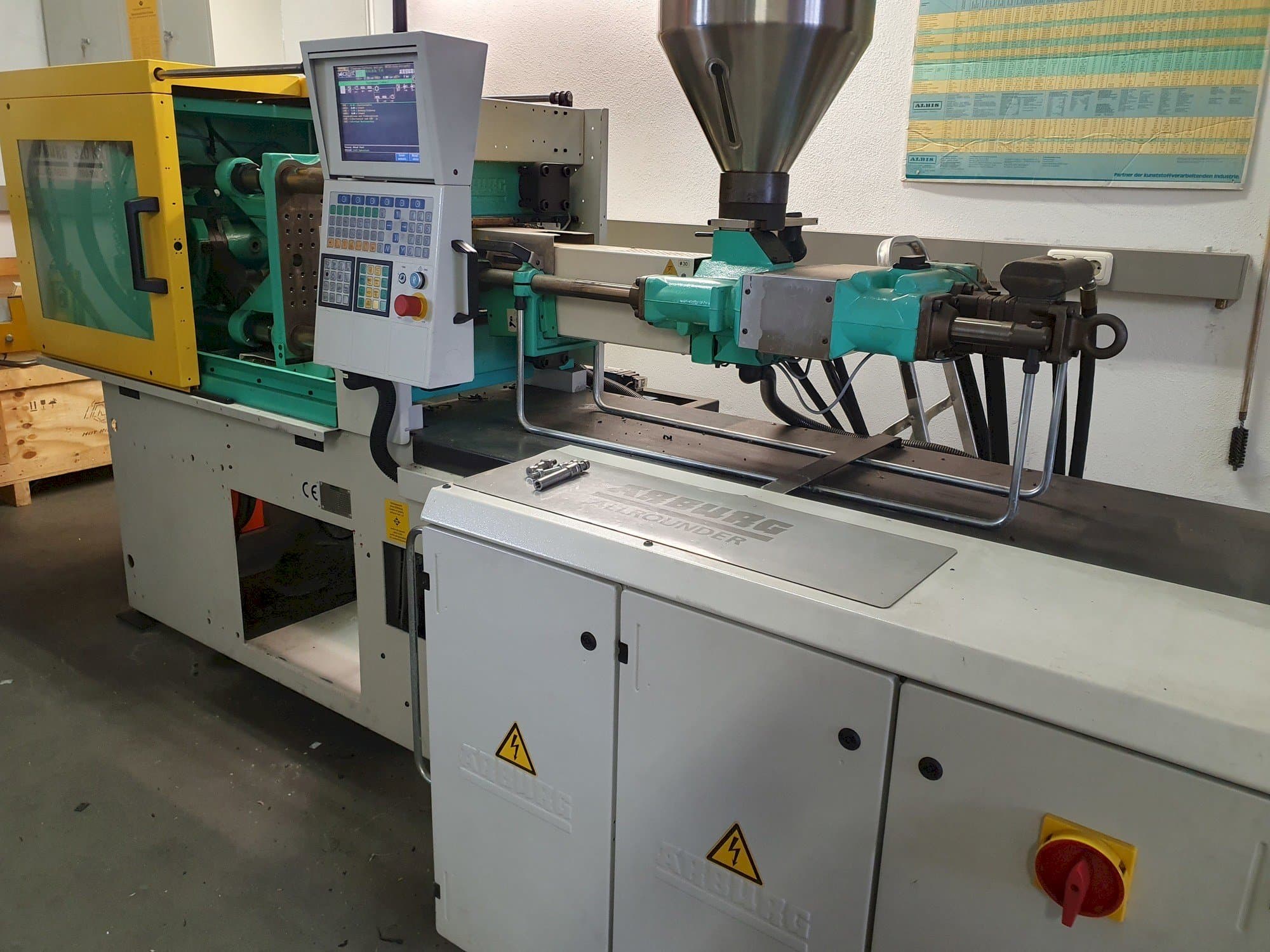 Vooraanzicht  van Arburg Allrounder 320 KS 700-100  machine