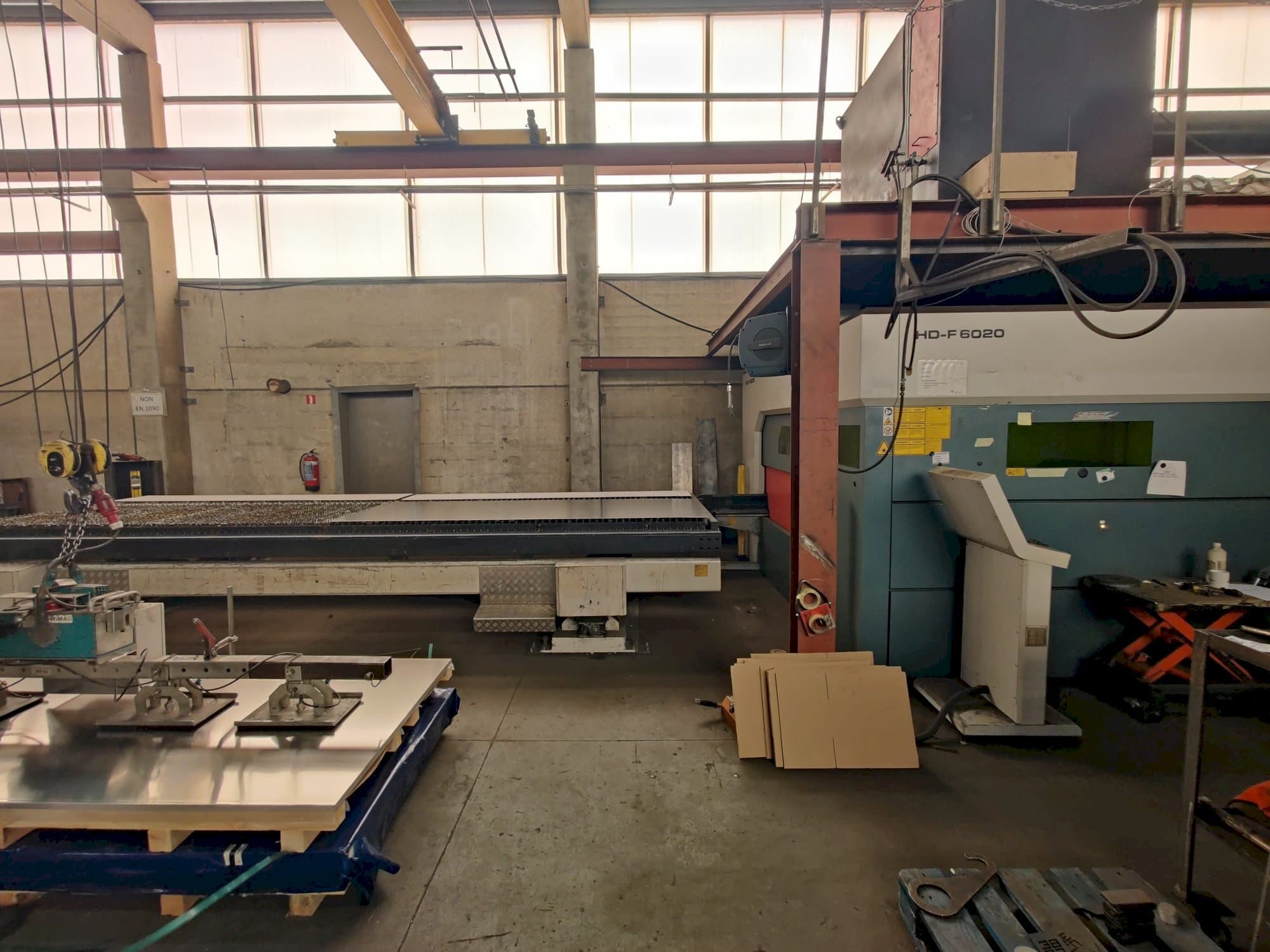 Vooraanzicht  van Durma HD-F 6020 III  machine