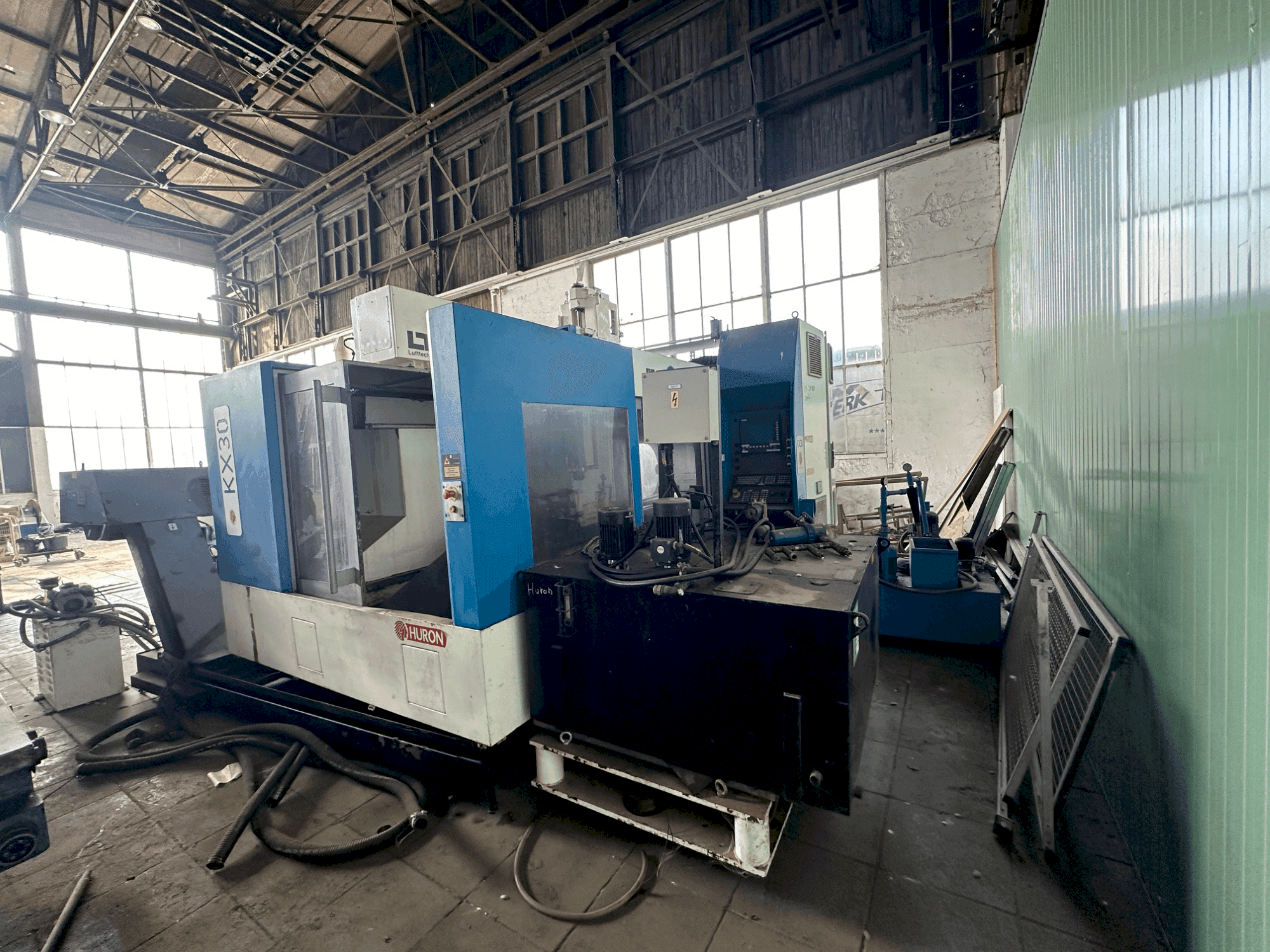 Vooraanzicht  van Huron KX30  machine