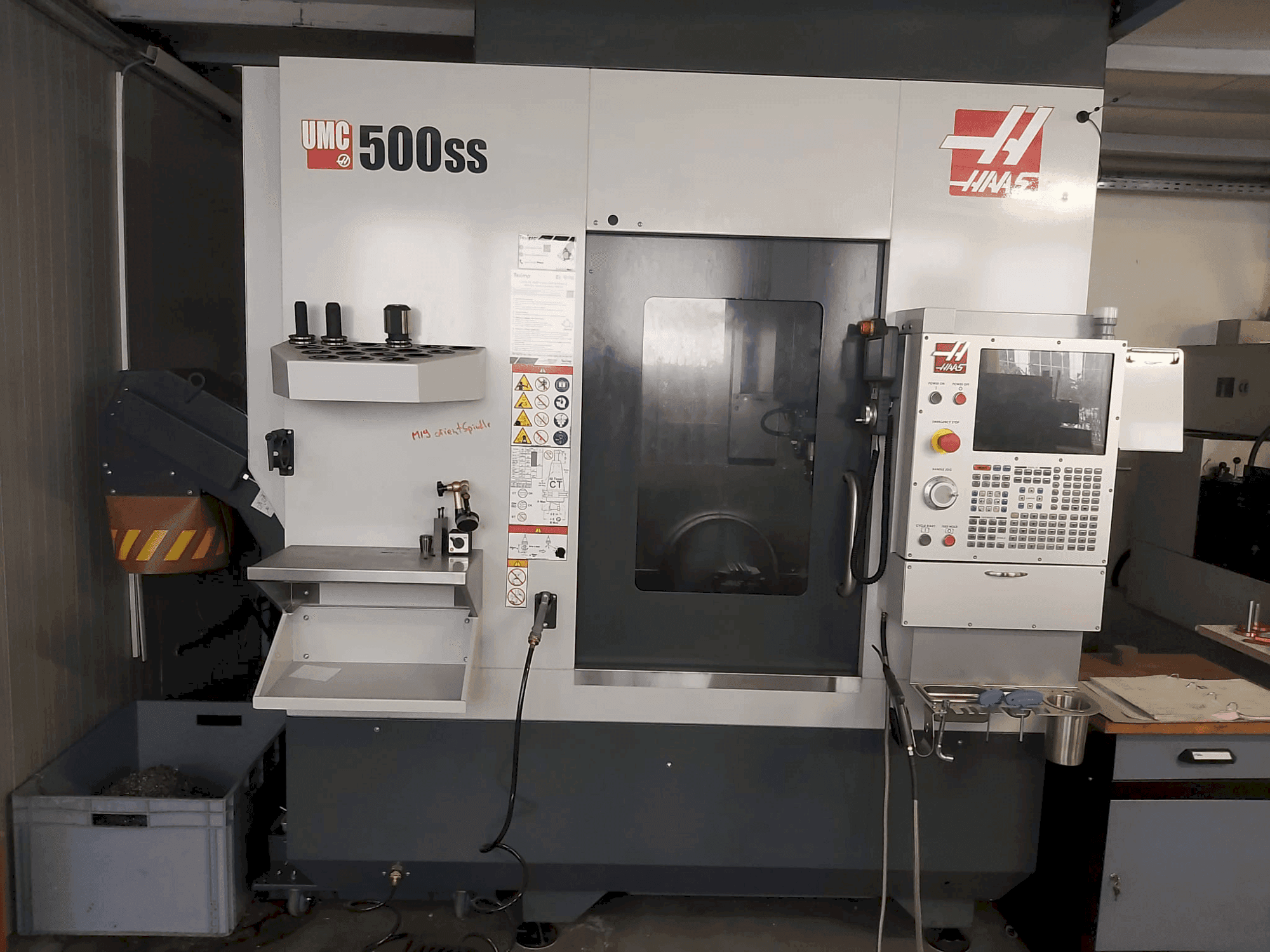 Vooraanzicht  van HAAS UMC-500SS  machine