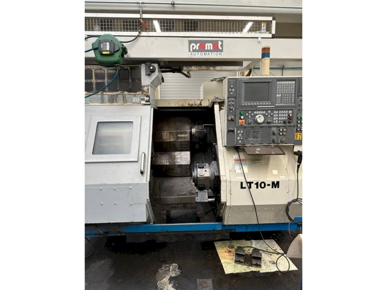 Vooraanzicht  van Okuma LT10  machine