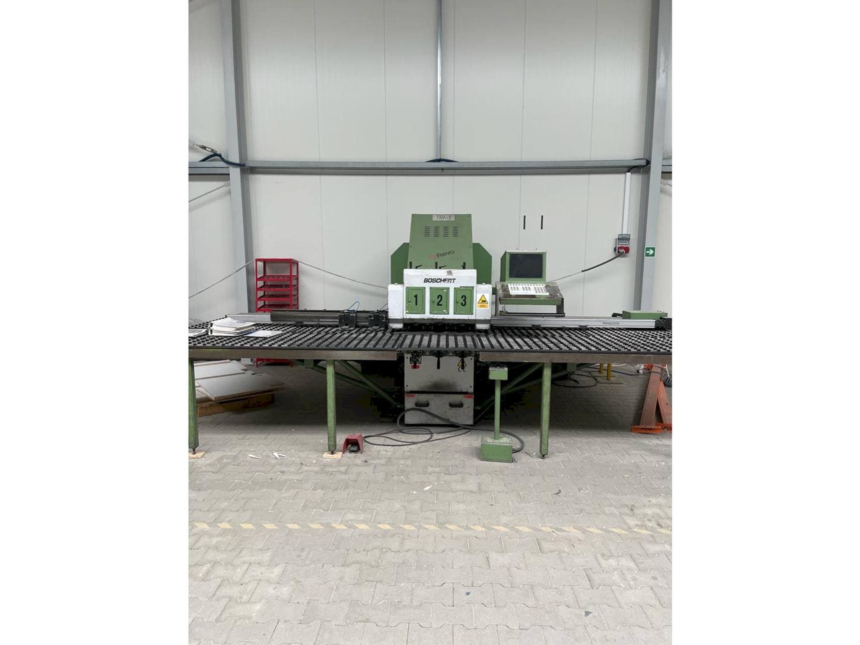 Vooraanzicht  van BOSCHERT TRI 1250 CNC Z  machine