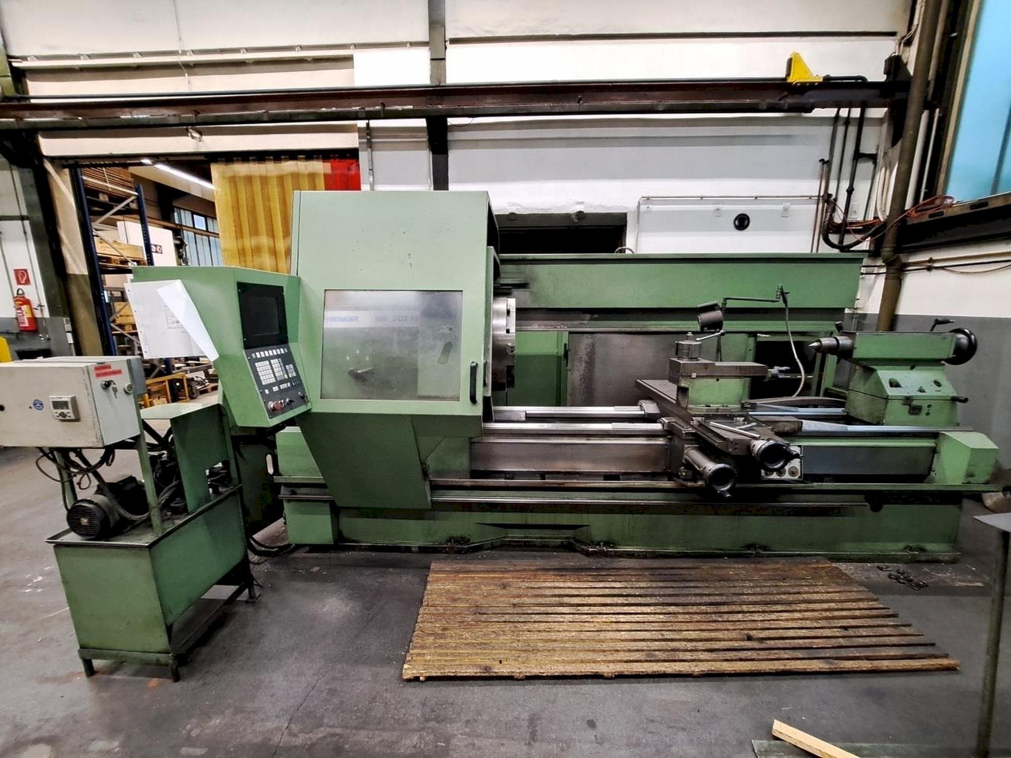 Vooraanzicht  van BOEHRINGER VDF DUS 1000  machine