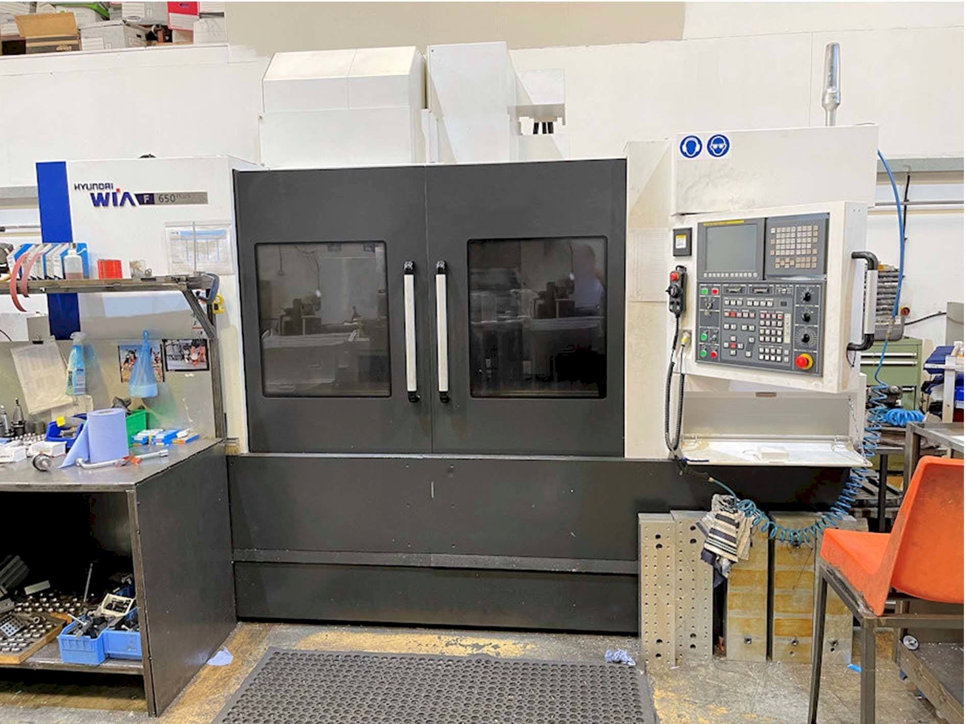 Vooraanzicht  van Hyundai Wia F650 PLUS  machine