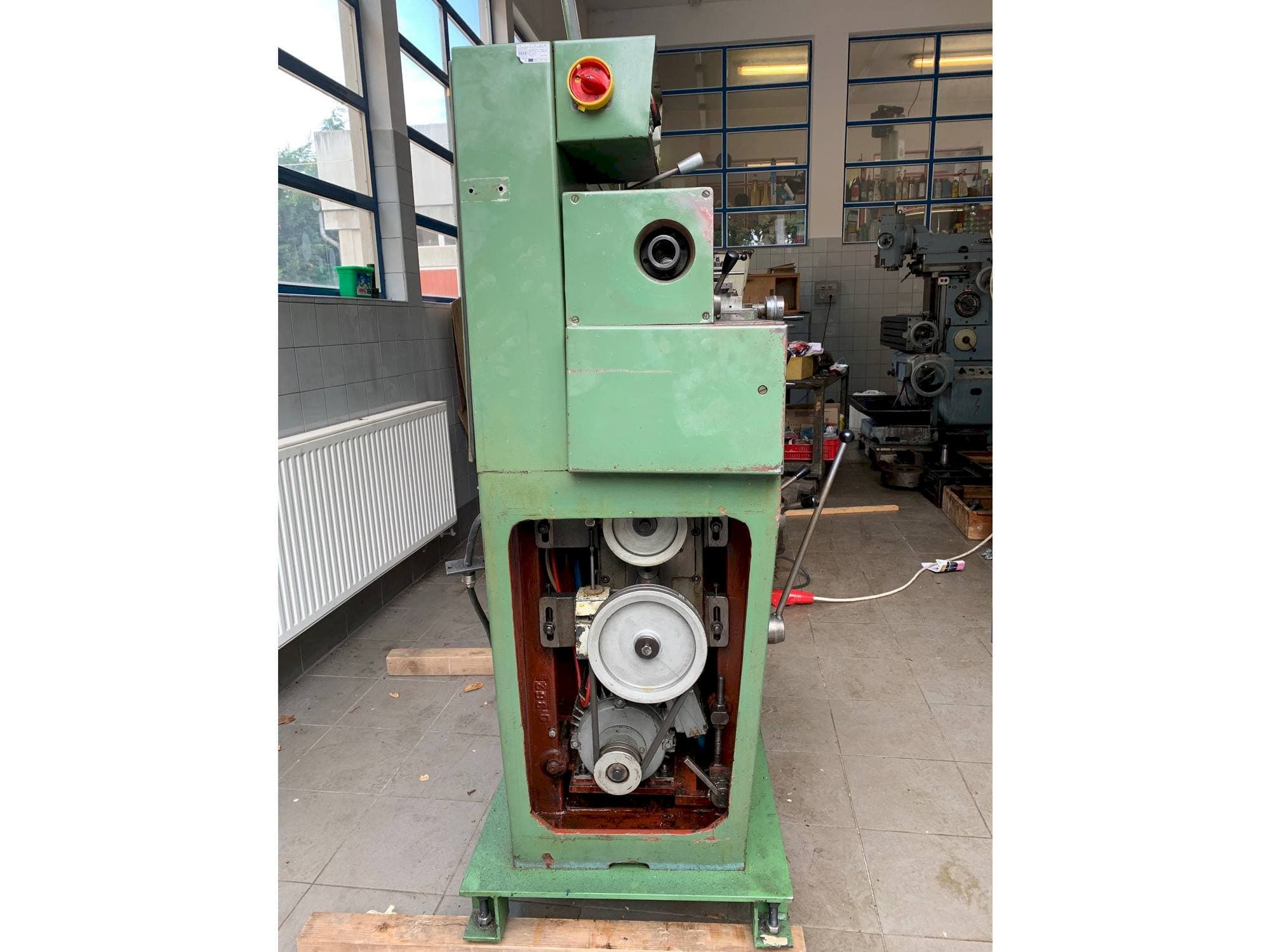 Vooraanzicht  van TOS Sm 16-A  machine