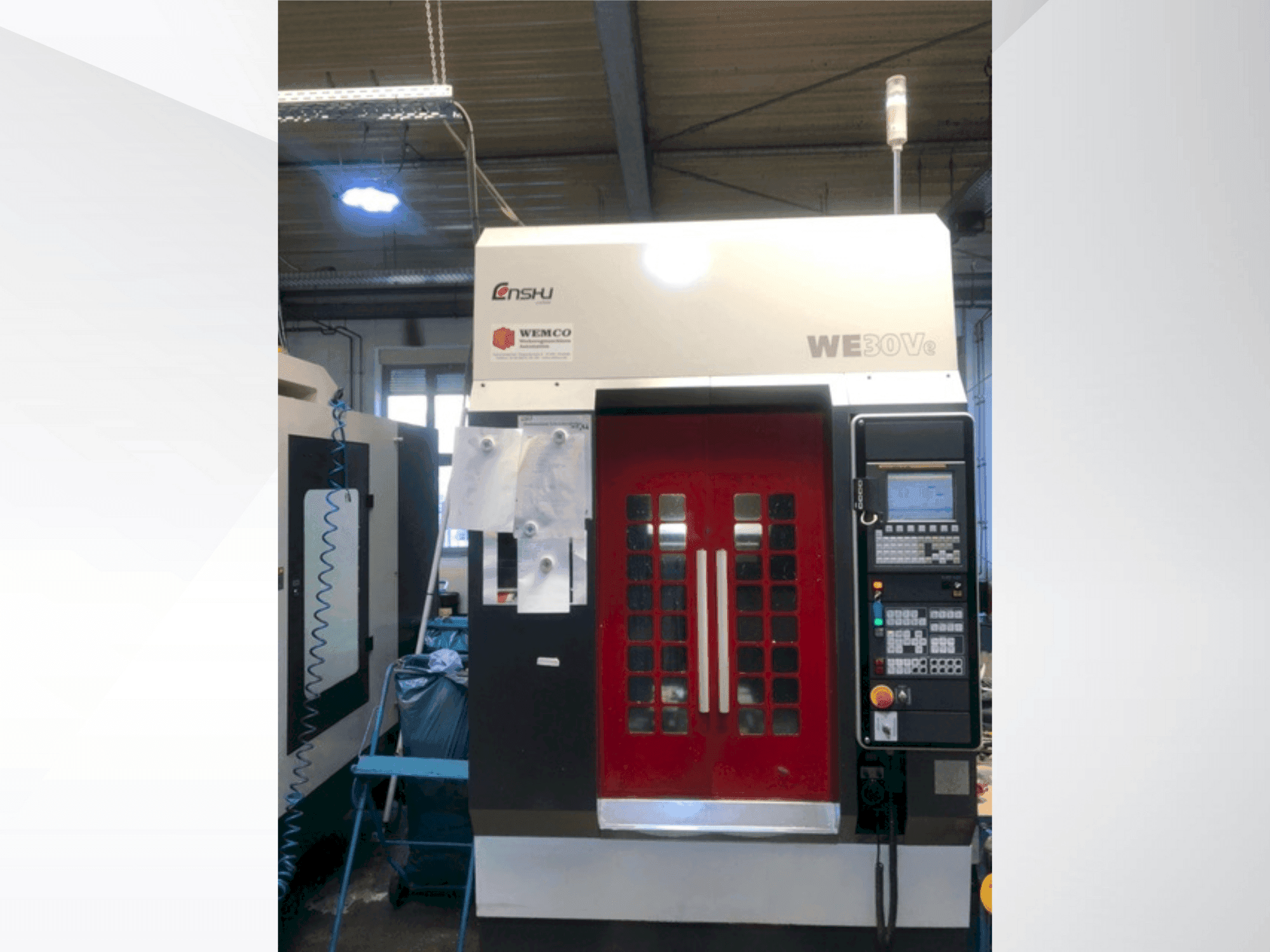 Vooraanzicht  van Enshu WE30Ve  machine