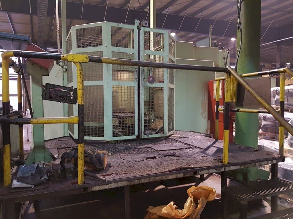 Vooraanzicht  van HELLER BEA3  machine