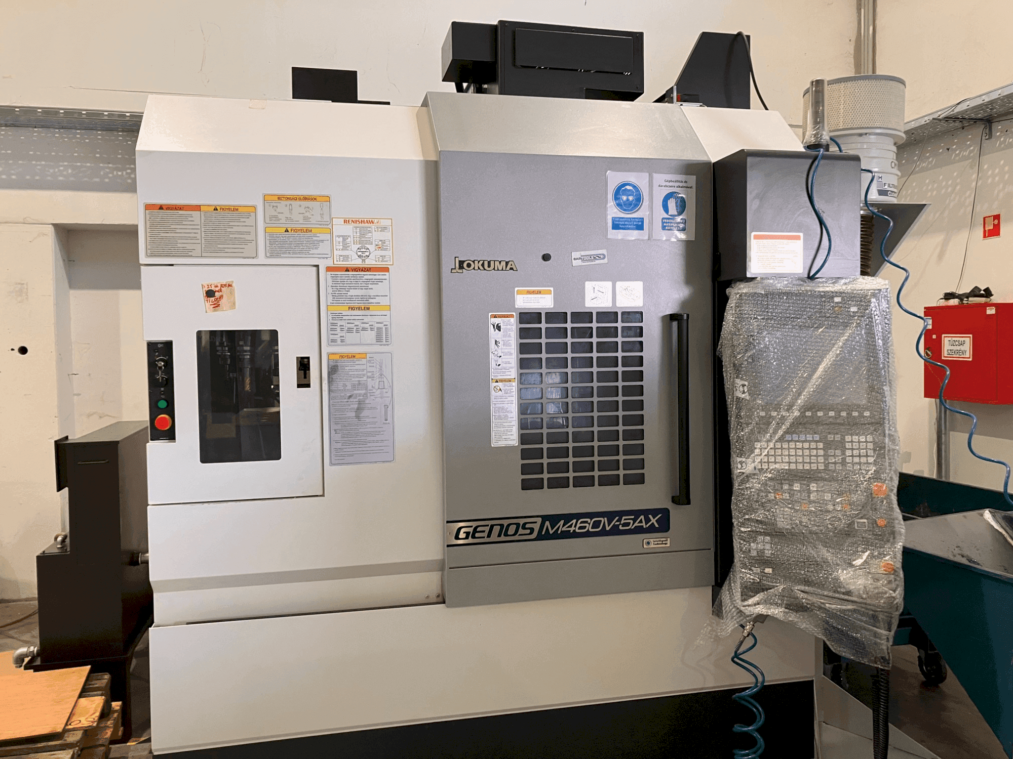 Vooraanzicht  van Okuma GENOS M460V-5AX  machine