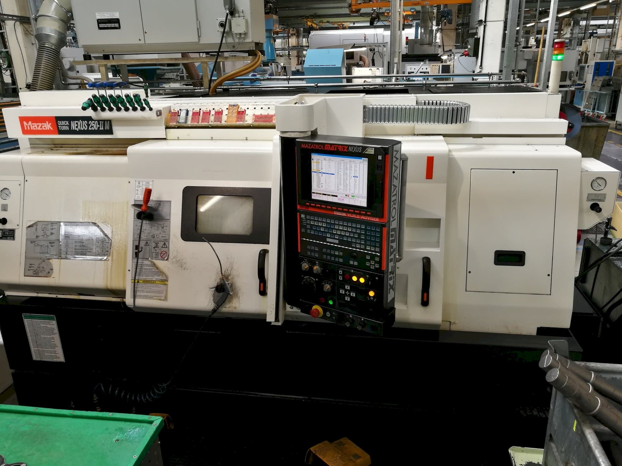 Vooraanzicht  van Mazak Quickturn Nexus 250-II M  machine