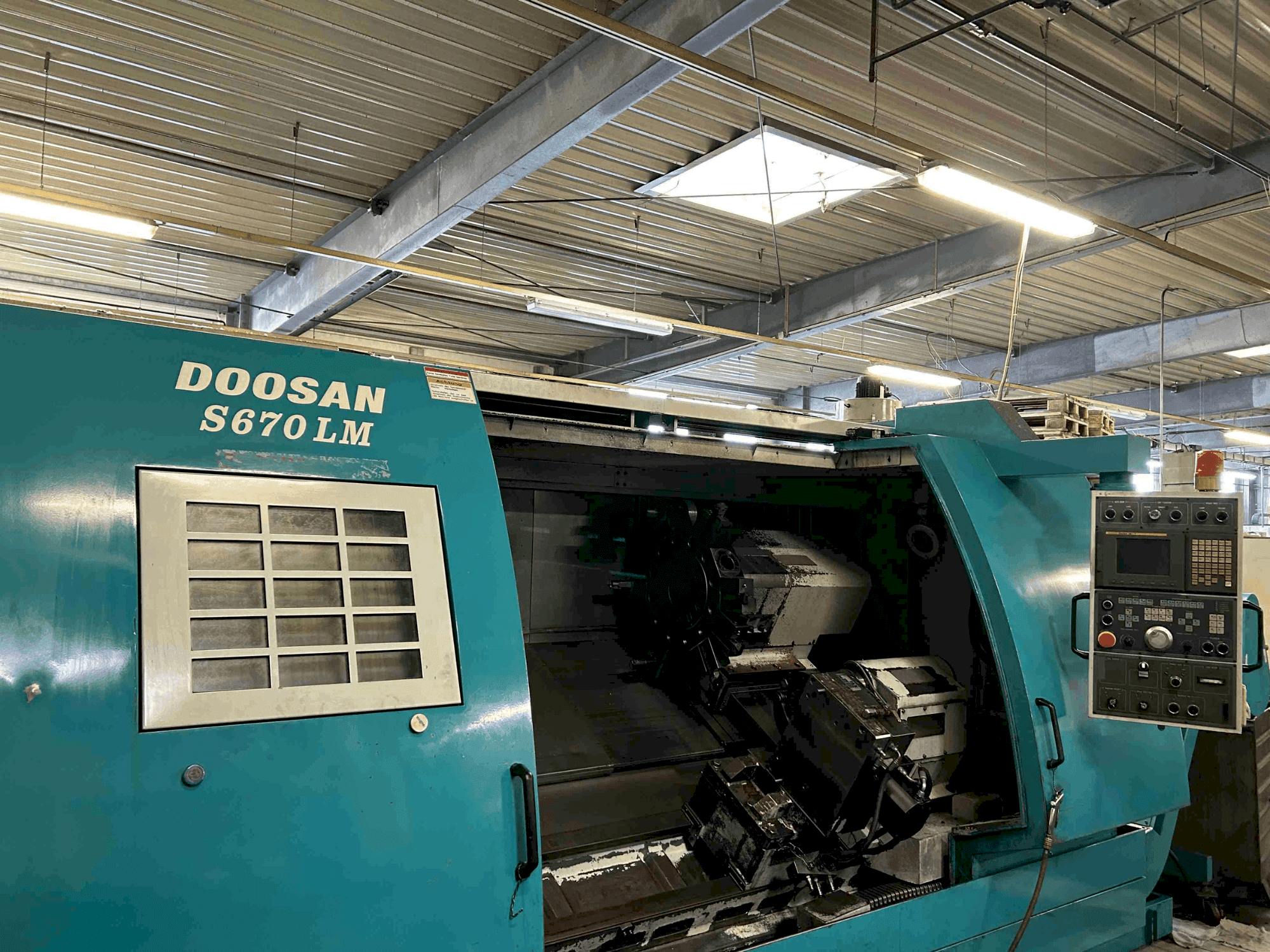 Vooraanzicht  van DOOSAN S670 LM  machine