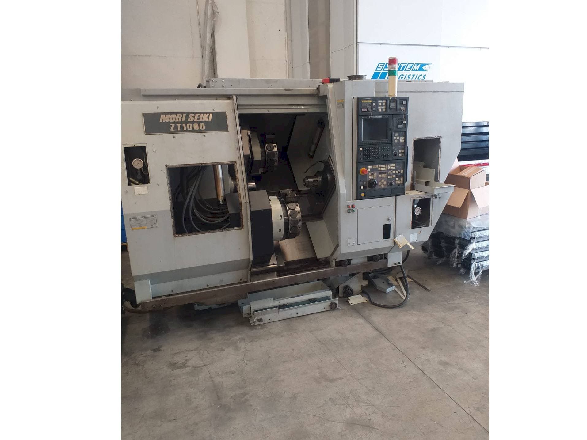 Vooraanzicht  van MORI SEIKI ZT 1000  machine