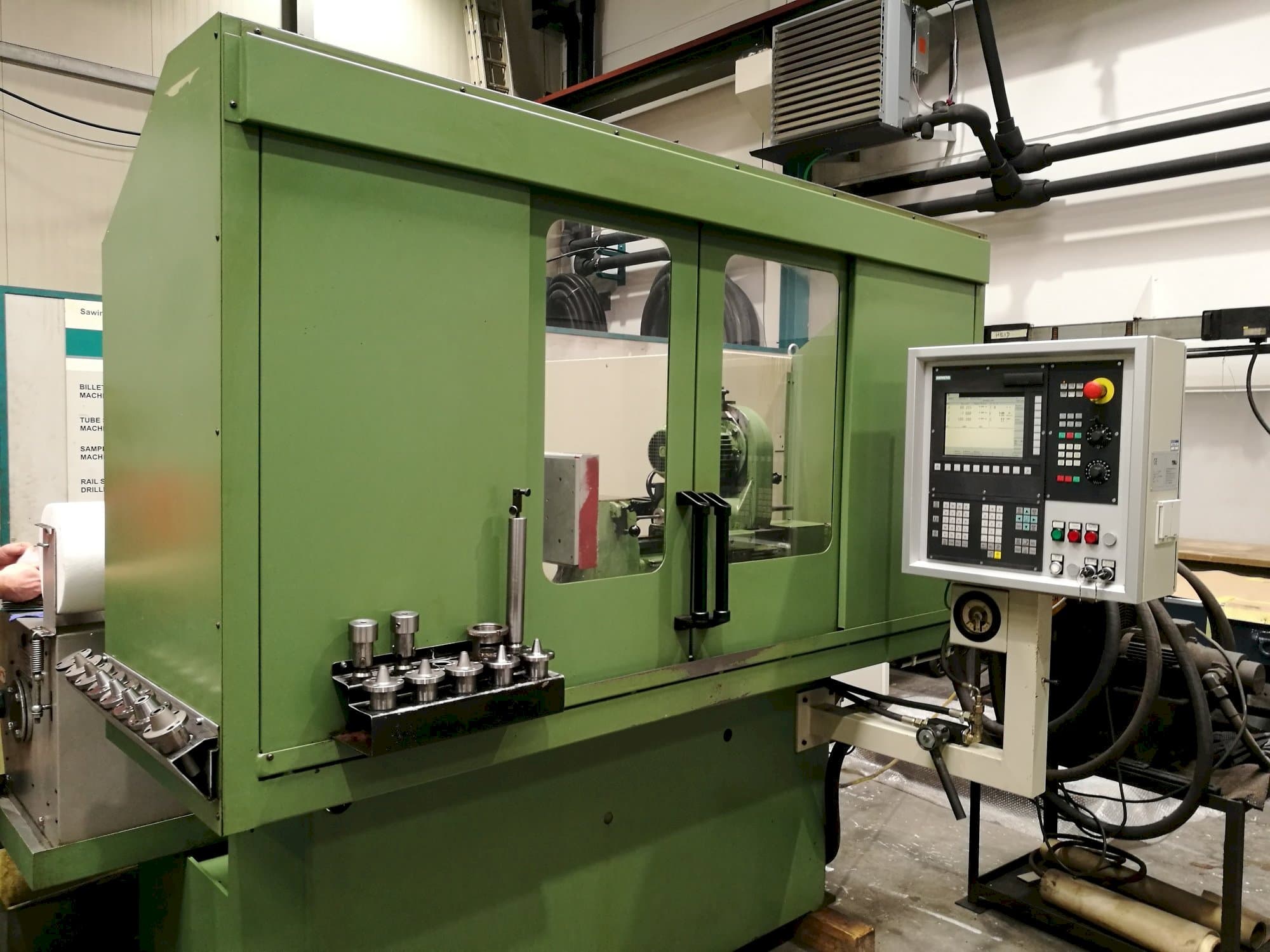 Vooraanzicht  van TTB M10 400 NC  machine