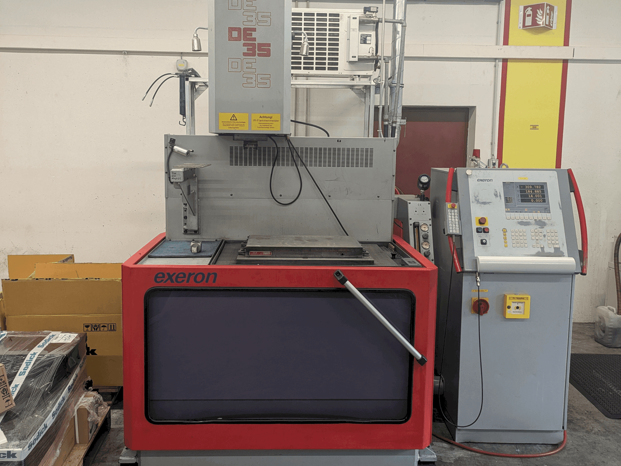 Vooraanzicht  van Exeron DE 35 CE  machine