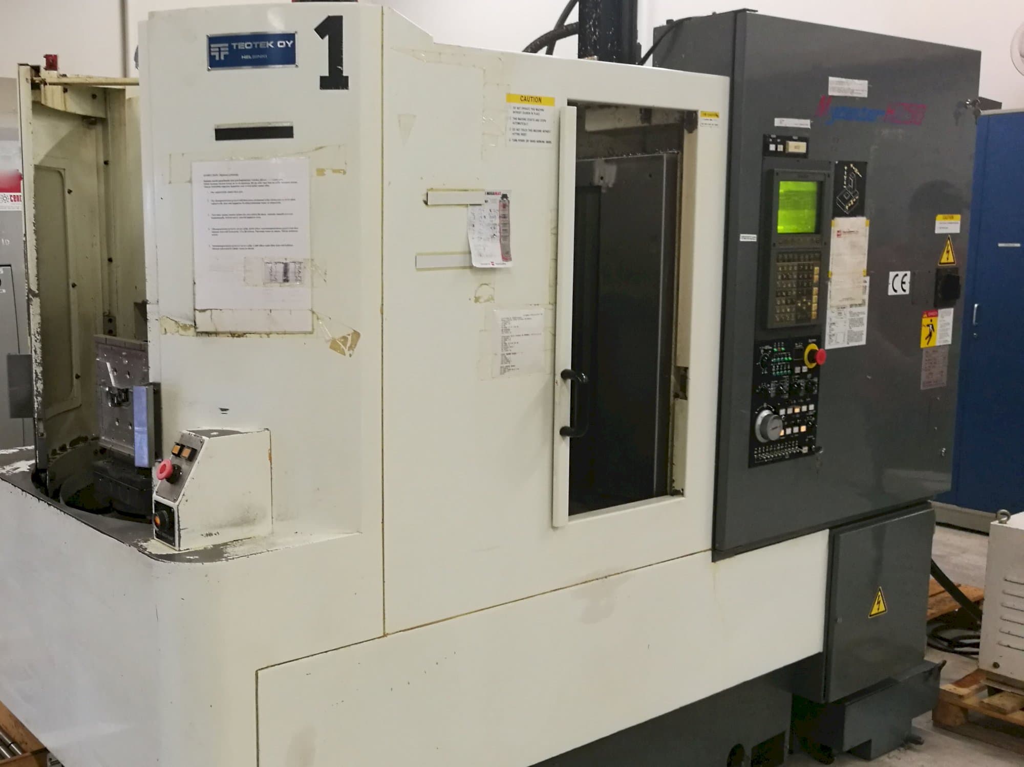 Links zicht  van Kitamura Mycenter H250 machine