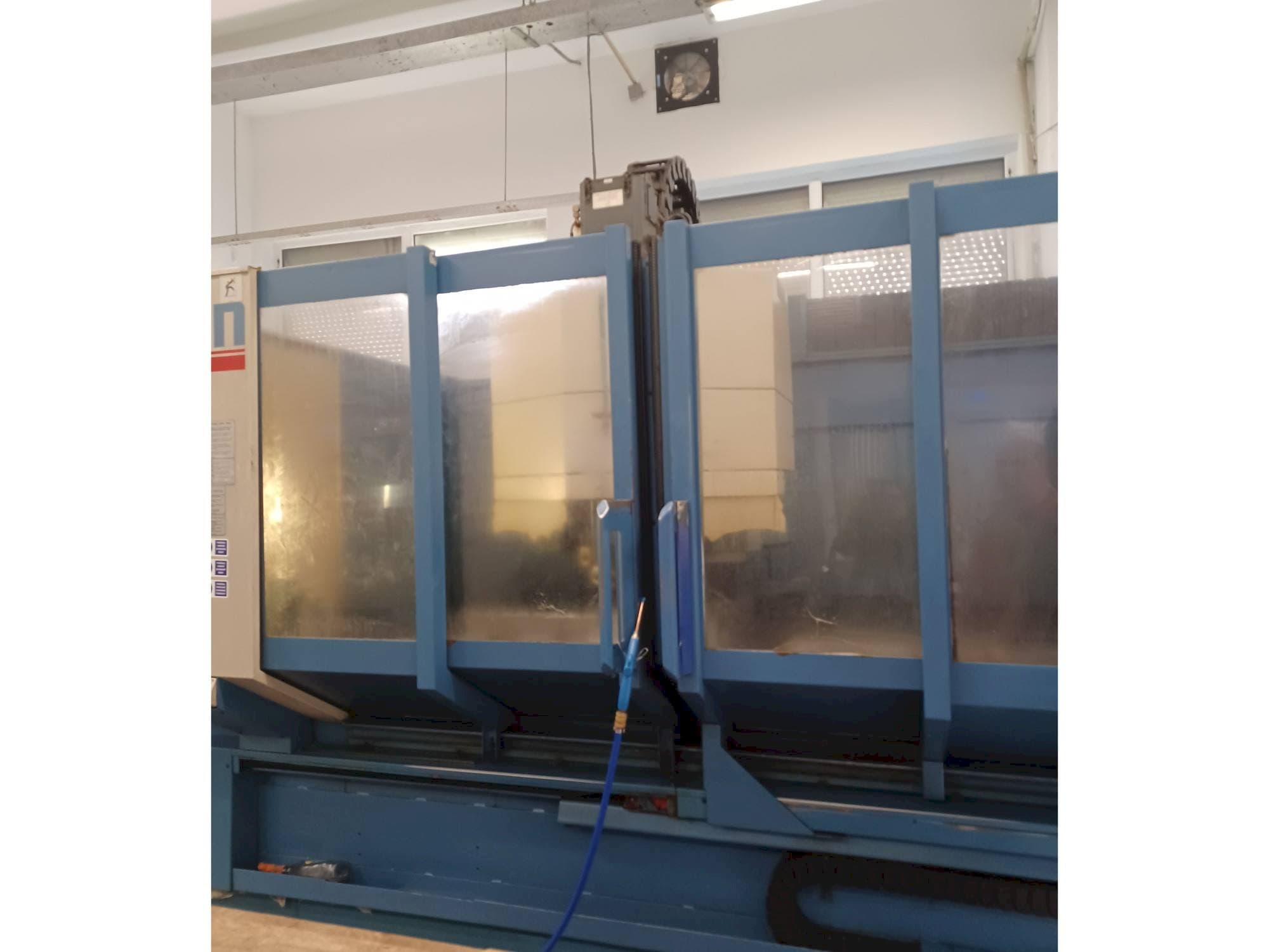 Vooraanzicht  van CHIRON FZ 18 L  machine