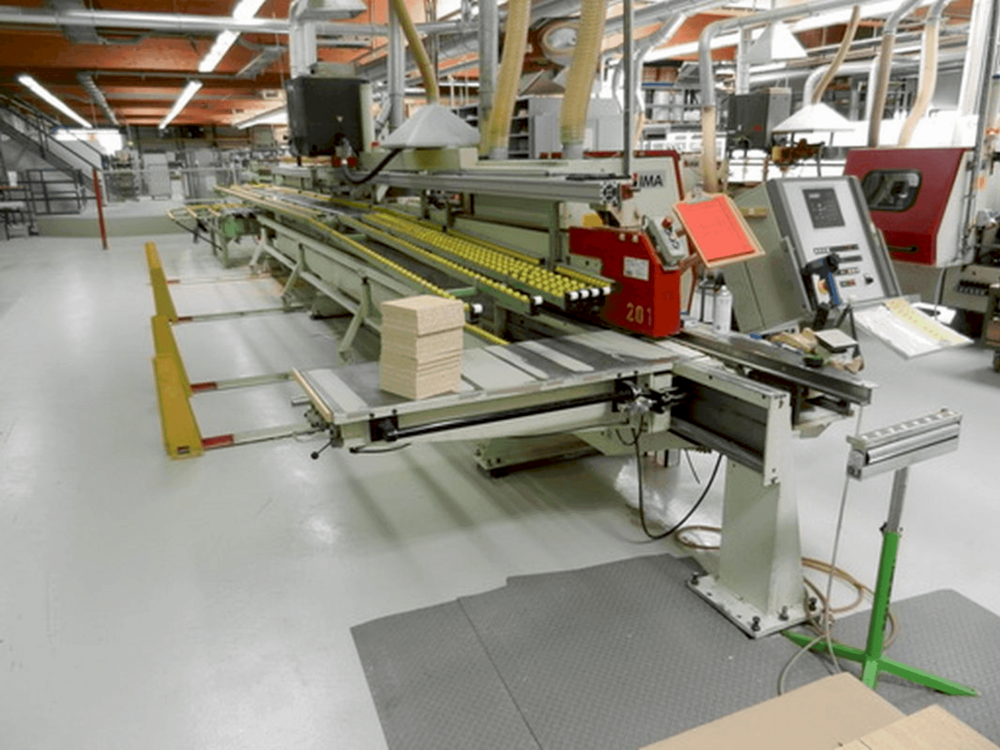 Vooraanzicht  van LIGMATECH ZHR 15/XX/RE  machine