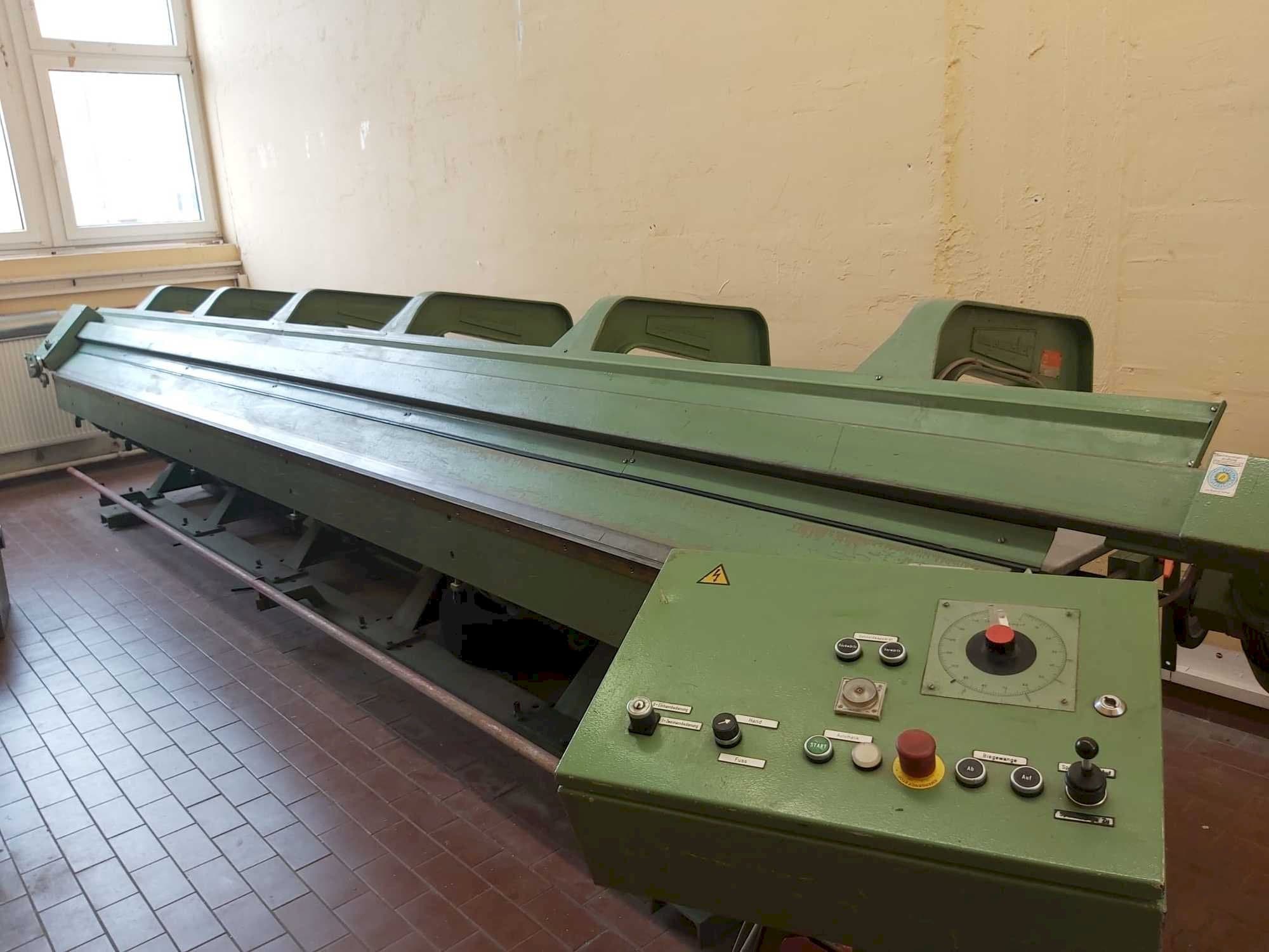 Vooraanzicht  van Biegmeister BMTH 6.1,5  machine