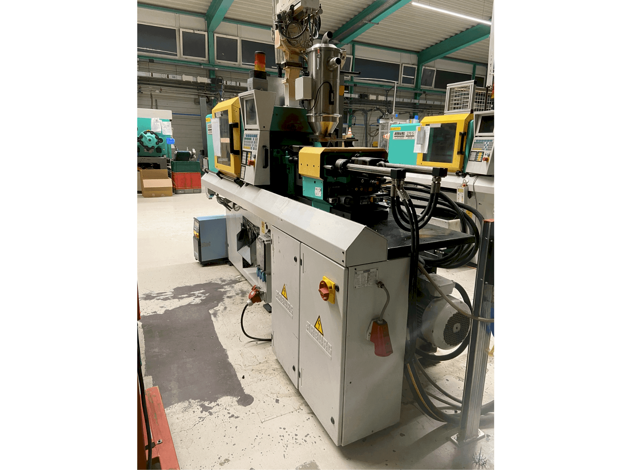 Rechts zijaanzicht  van Arburg 220 S 250-60  machine